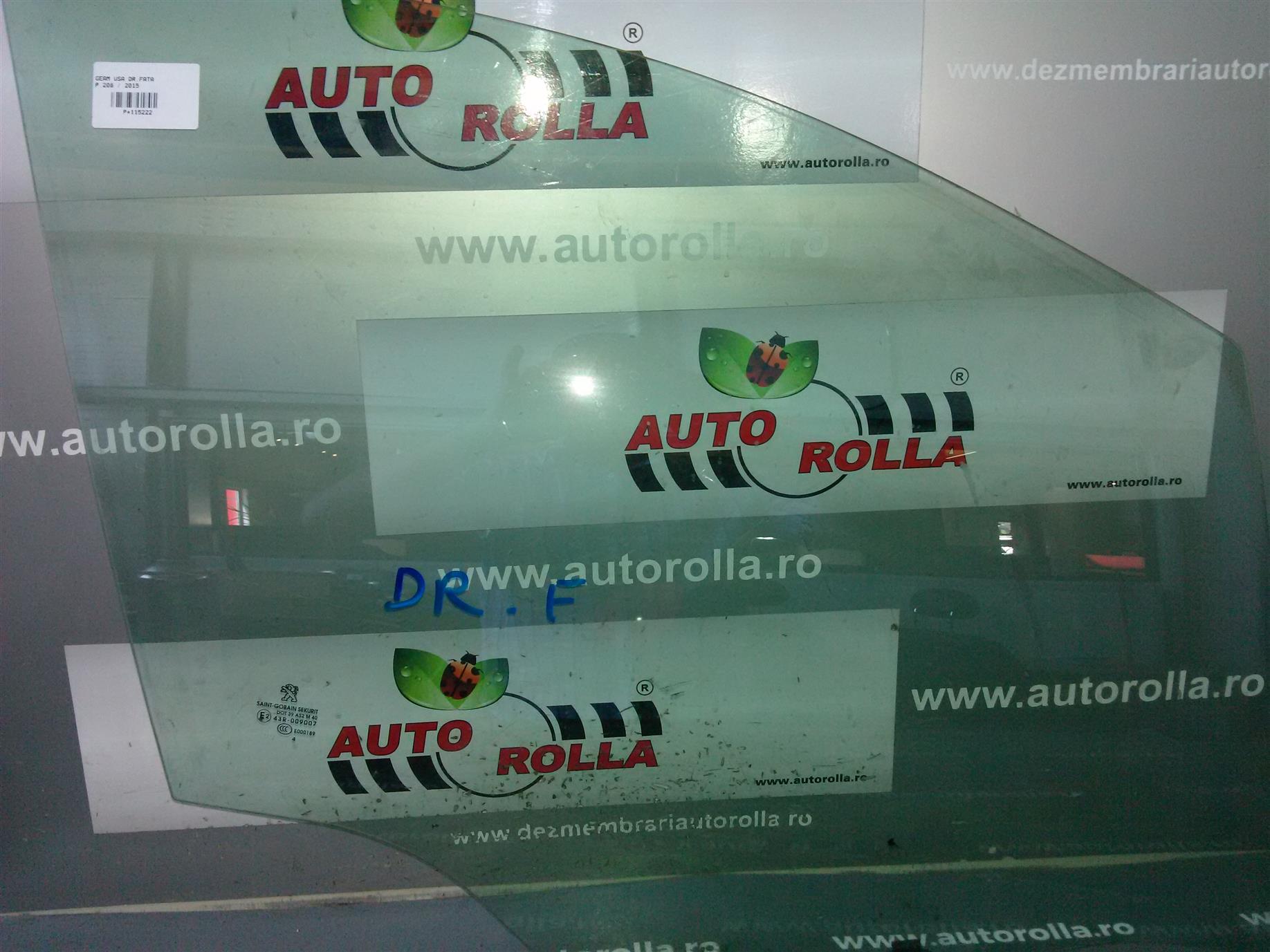 geam usa dreapta fata Peugeot 208 an 2015