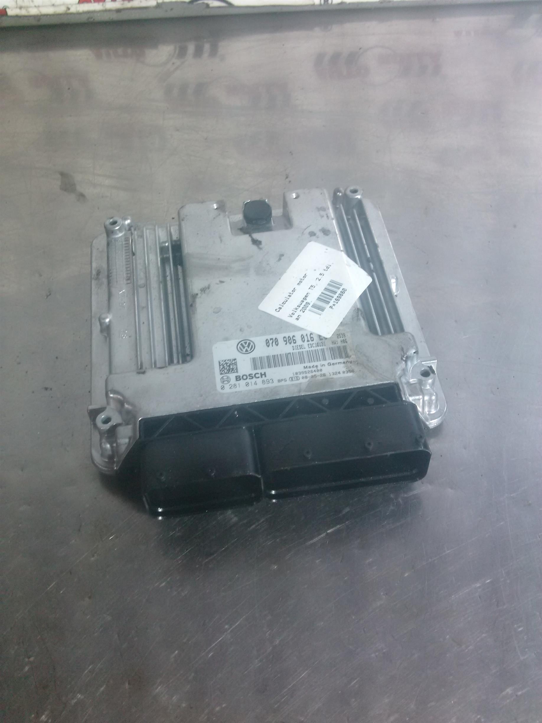 Calculator motor Volkswagen T5, 2.5 tdi, an 2009.