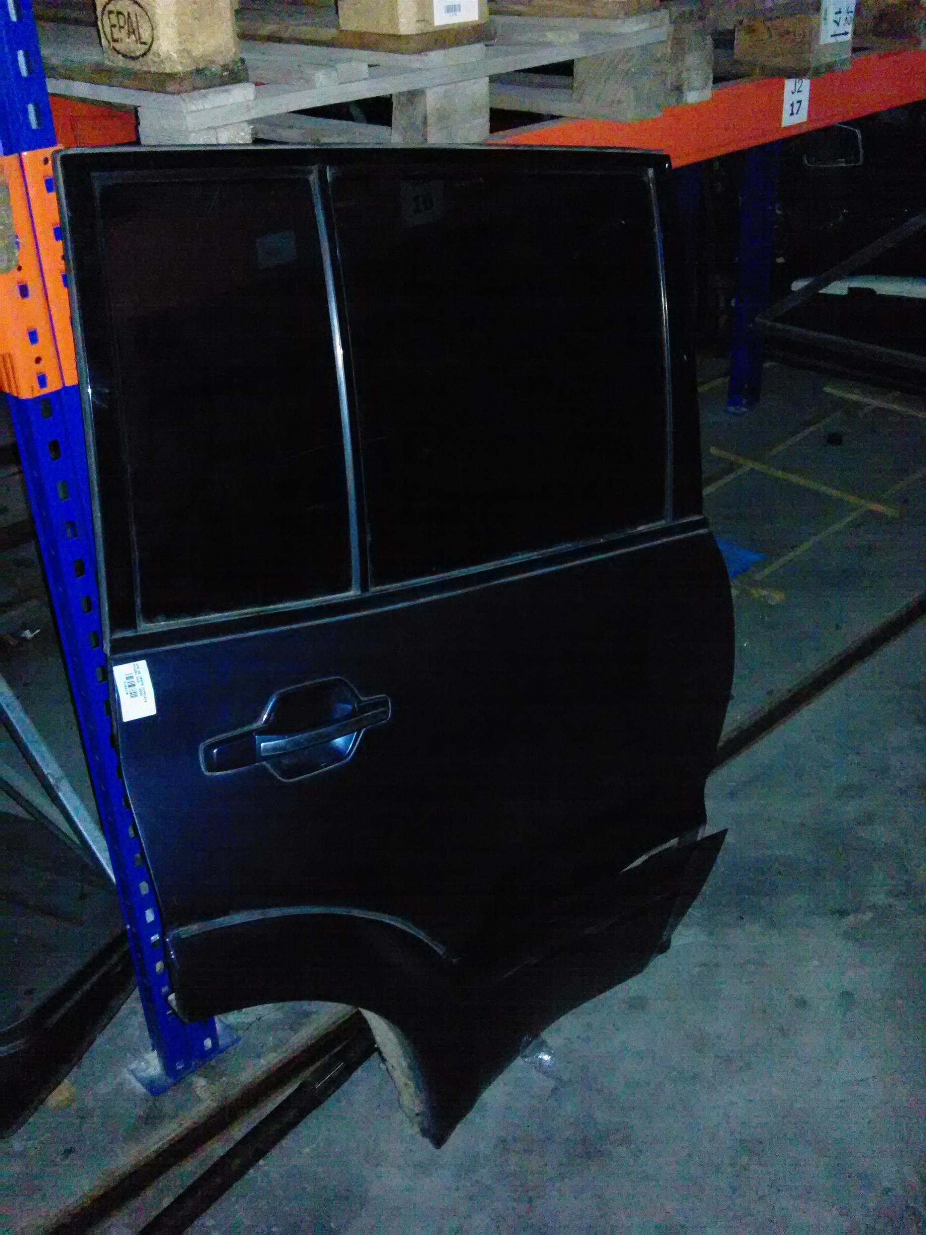 usa dreapta spate completa Mitsubishi Pajero 3, 3.2DID, an 2006