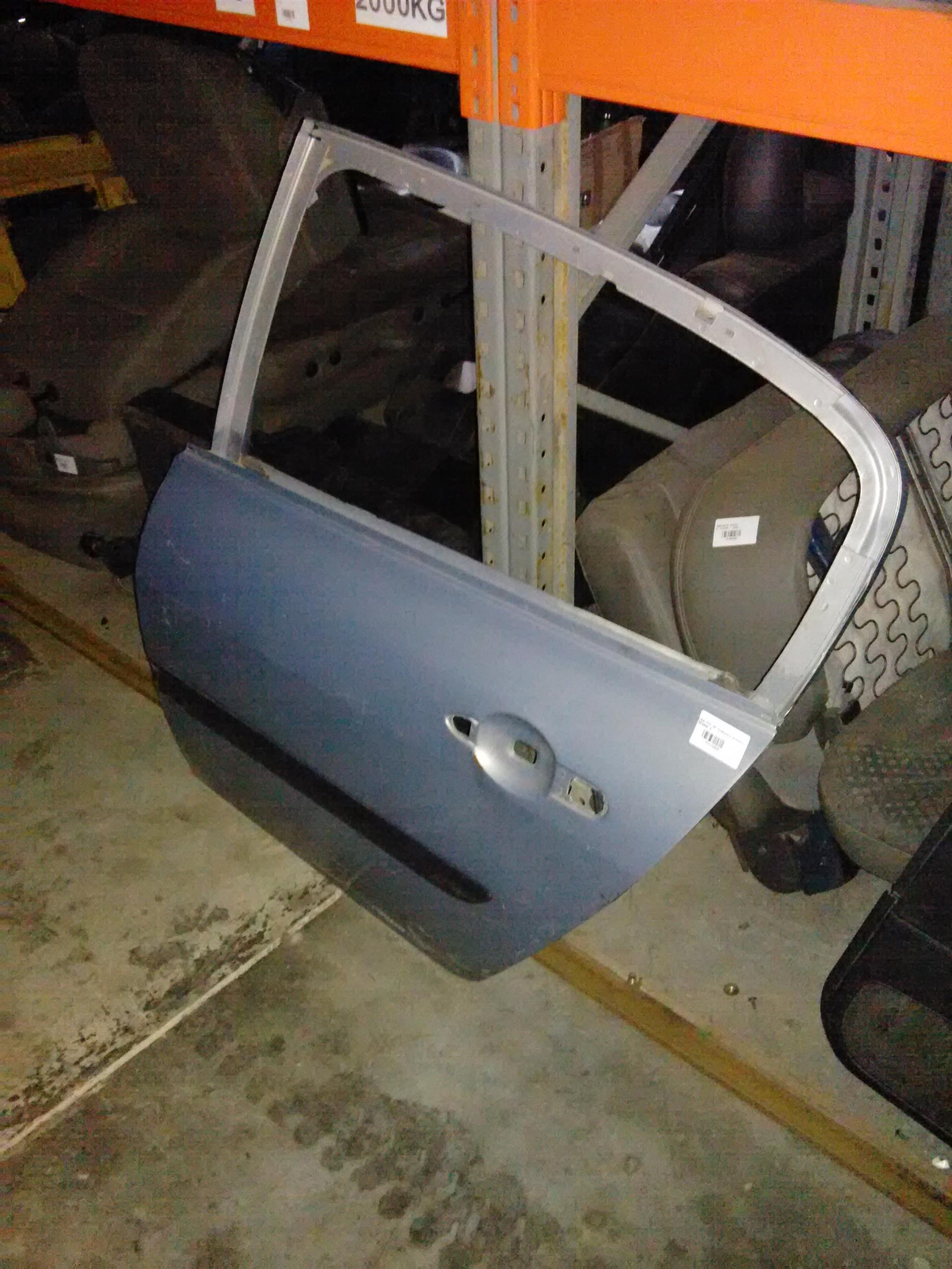 usa stanga spate si macara electrica Renault Megane