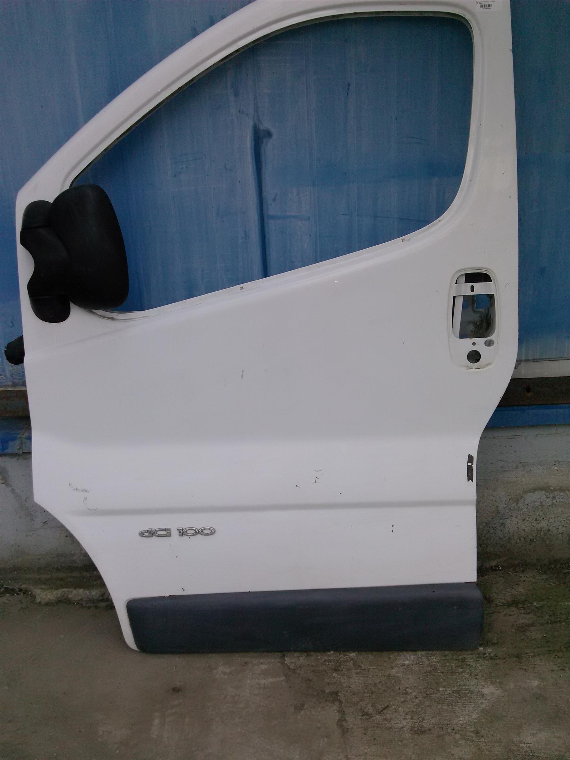 Usa stanga fata Renault Trafic 1.9DCI, an 2005