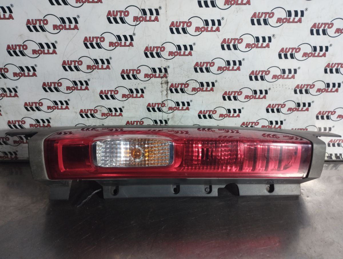 Stop stanga fisurat Renault Trafic 1.9d an 2009