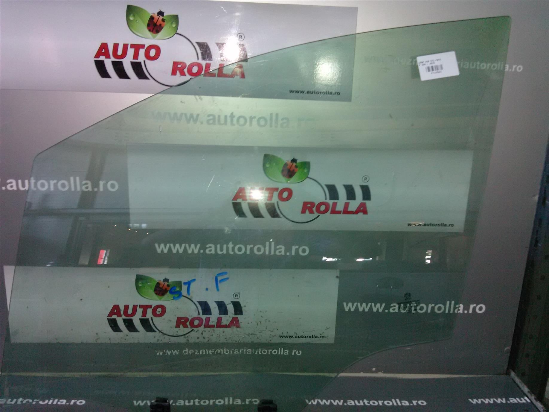 geam usa stanga fata Peugeot 208 an 2015