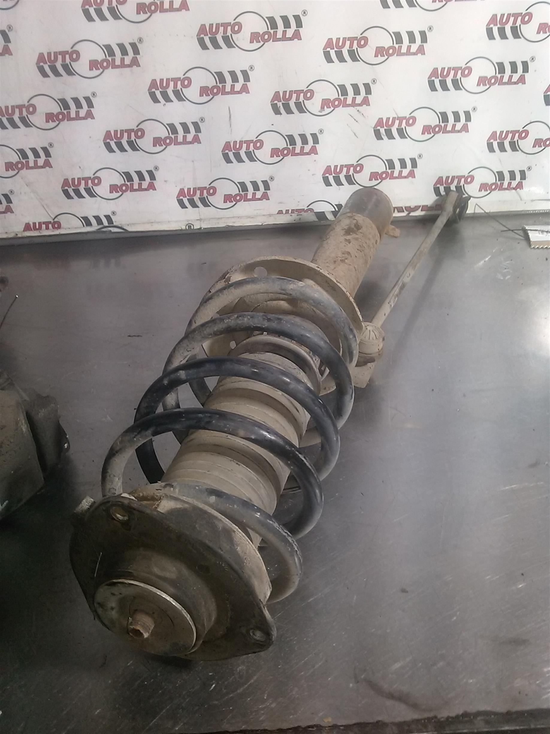 Amortizor dreapta fata Volkswagen Touran 1.9 tdi an 2005.