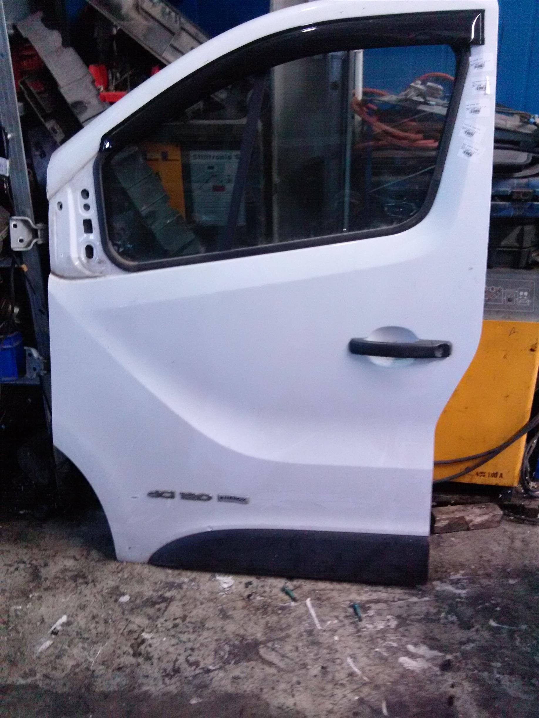 Geam stanga fata Renault Trafic 1.6 d, an 2017, R9MH4, euro6.