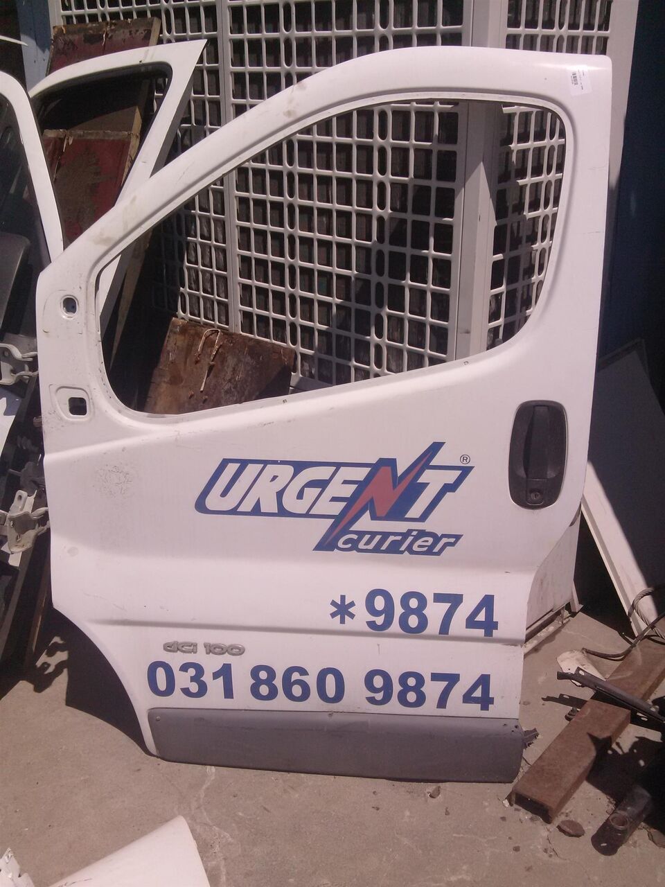 Usa stanga Renault Trafic ,an 2006