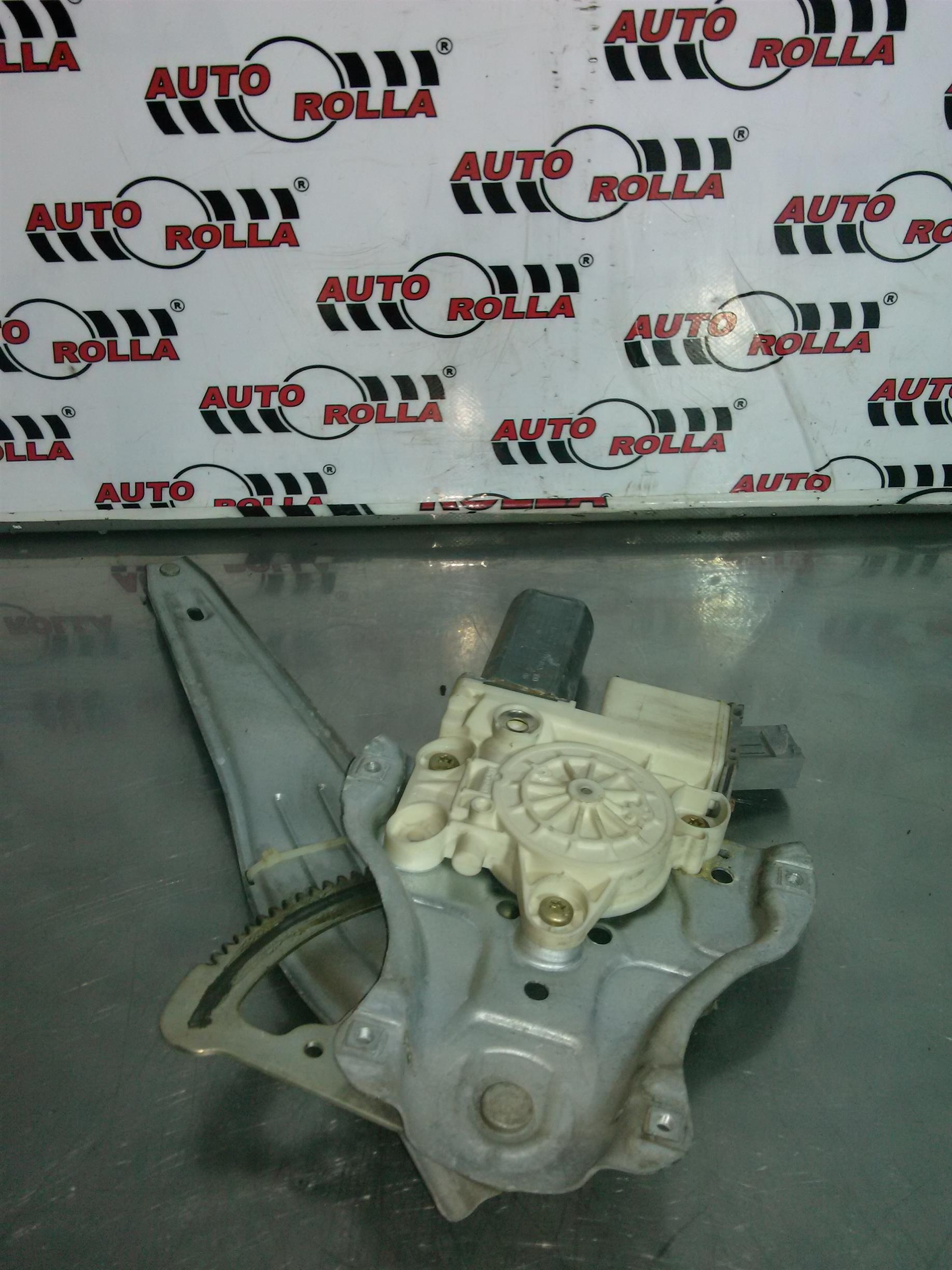Macara +motoras dreapta spate Toyota Avensis an 2006