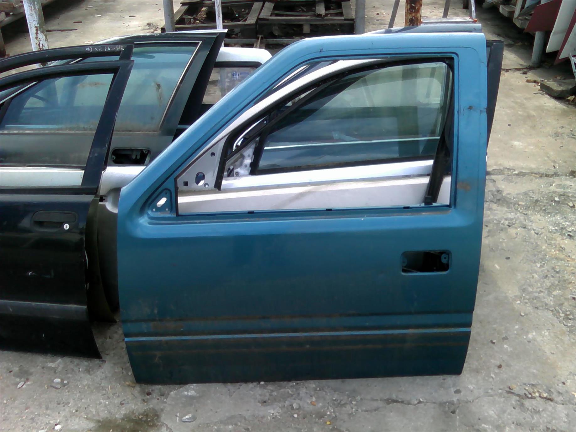 usa stanga fata goala Opel Frontera A