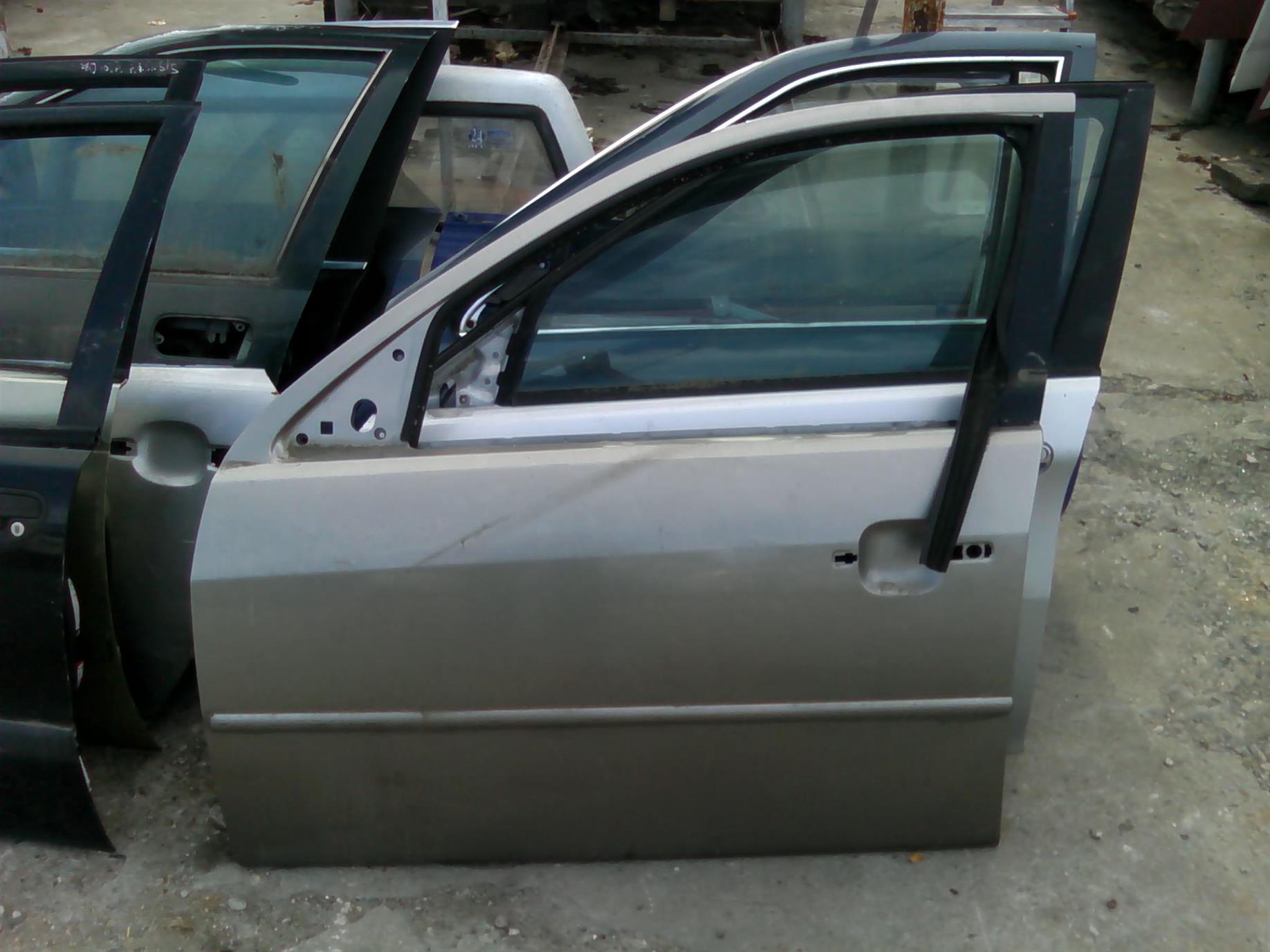 usa stanga fata goala Ford Mondeo, an 2005