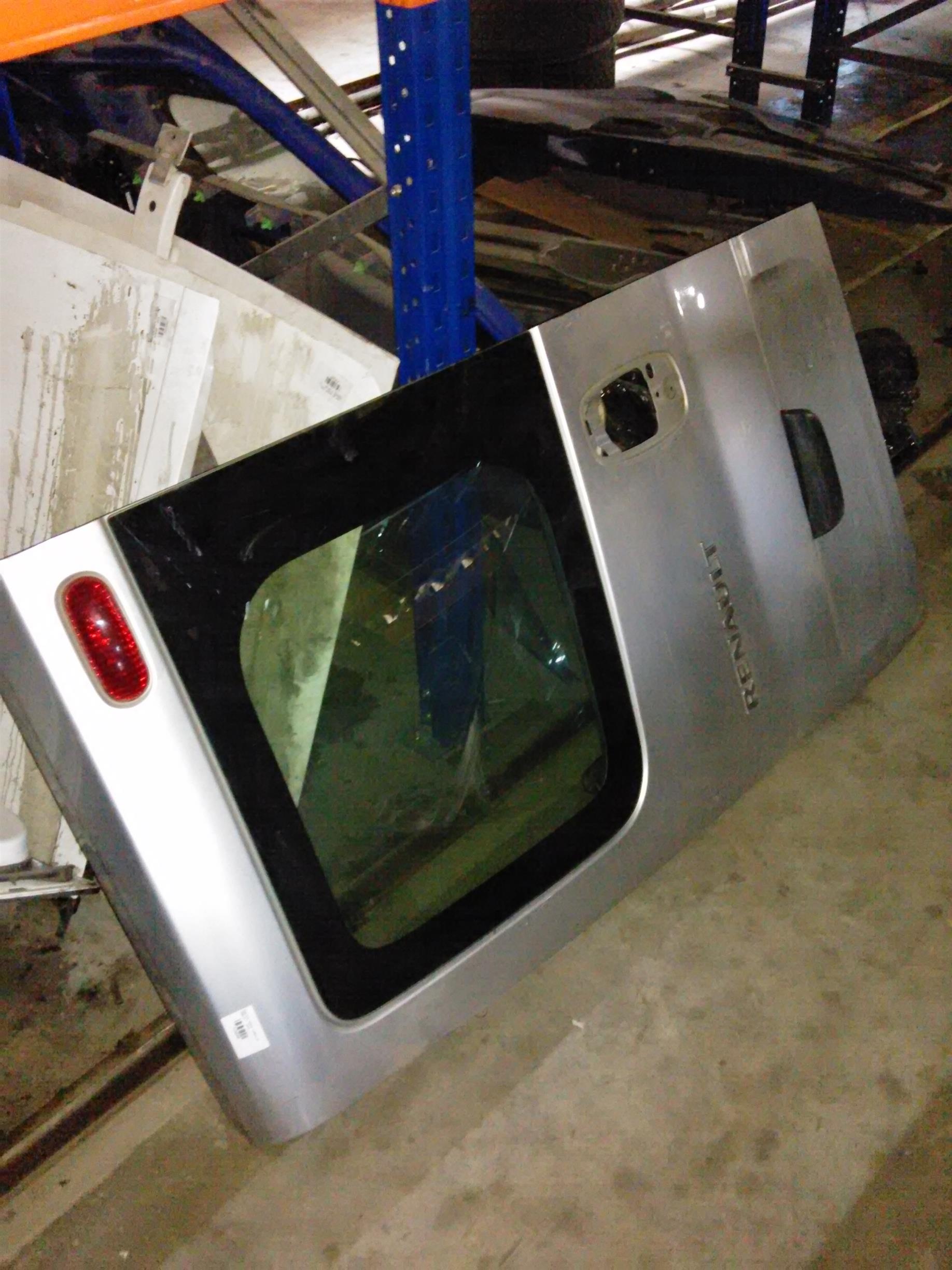 usa stanga spate completa Renault Trafic, an 2008
