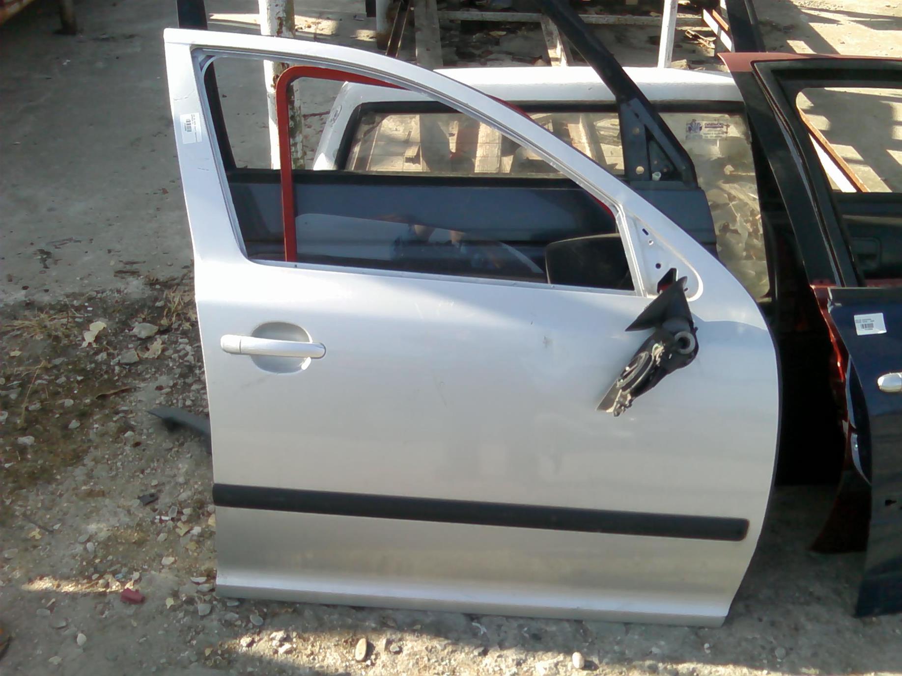 usa dreapta fata tara tapiterie Skoda Octavia 2