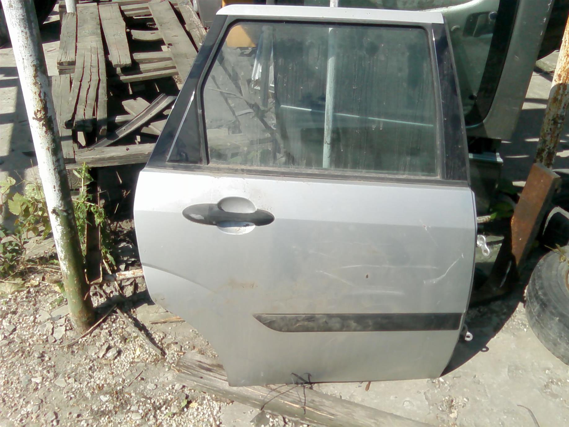 usa dreapta spate completa Ford Focus 1, an 2002