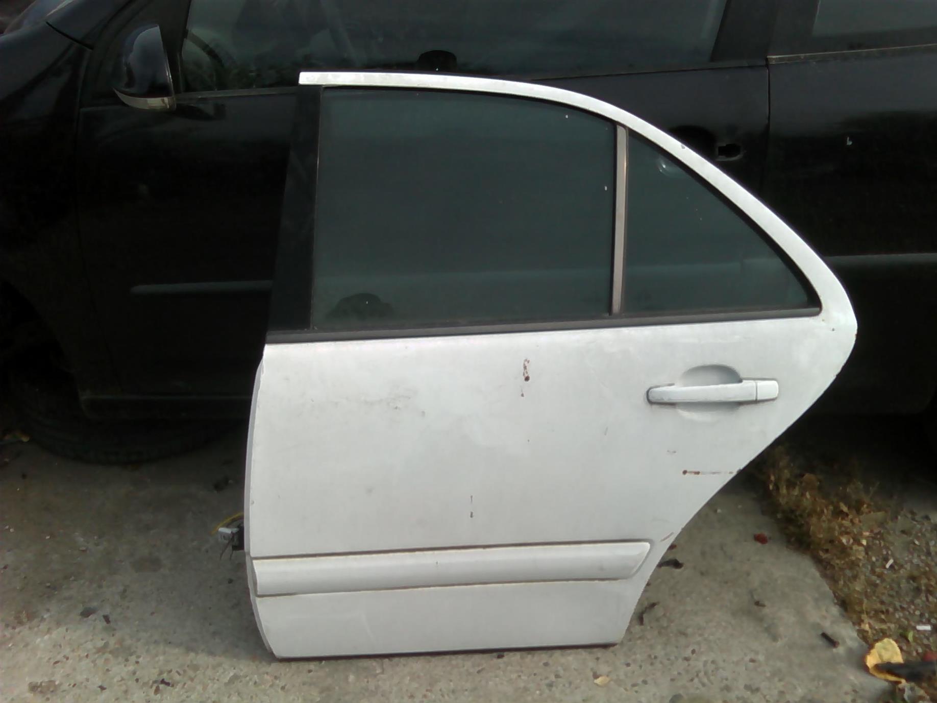 usa stanga spate goala Mercedes Eclass W210