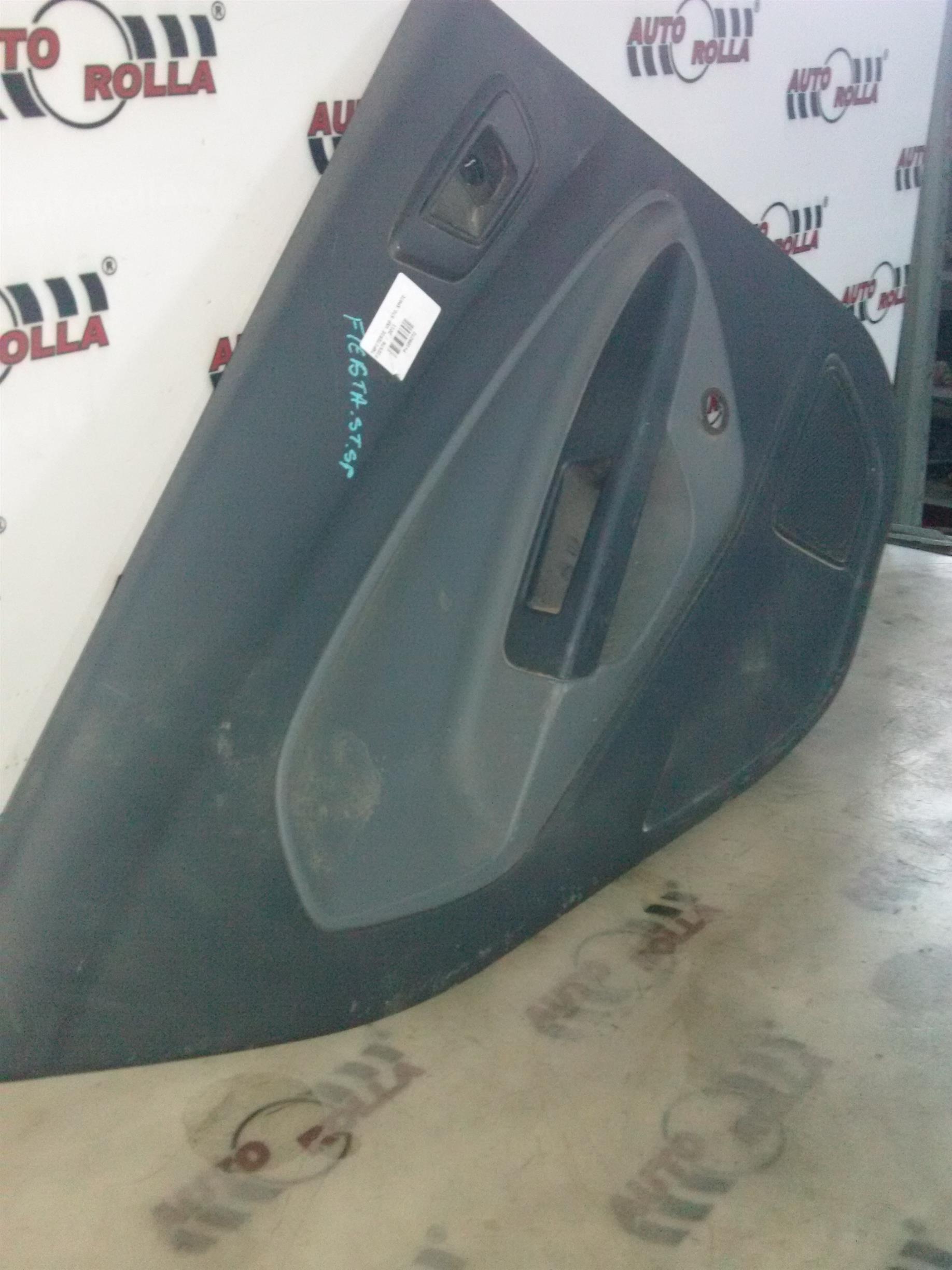 tapiterie usa stanga spate Ford Fiesta, an 2011