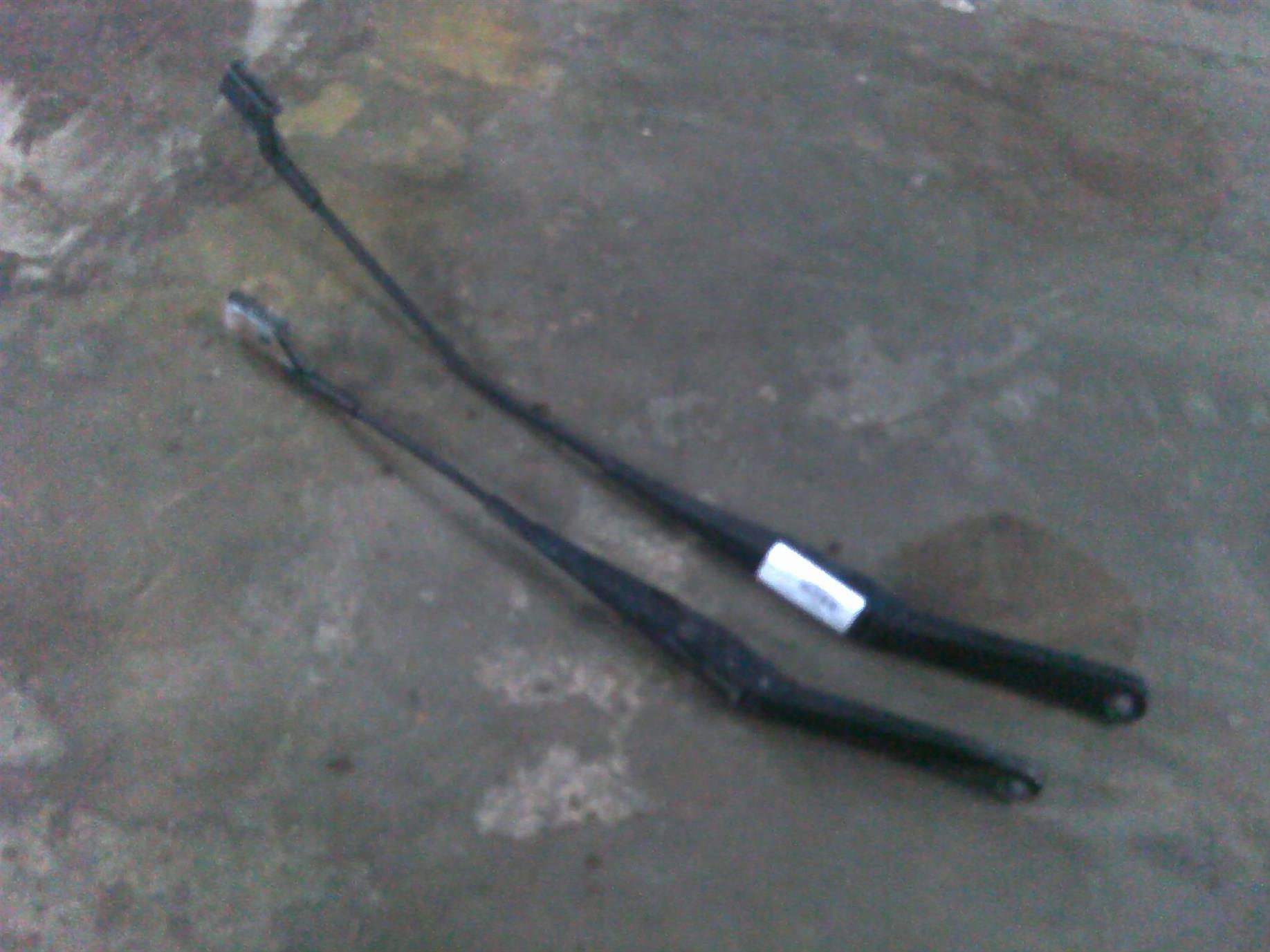 brate stergator parbriz Ford Fiesta, an 2010