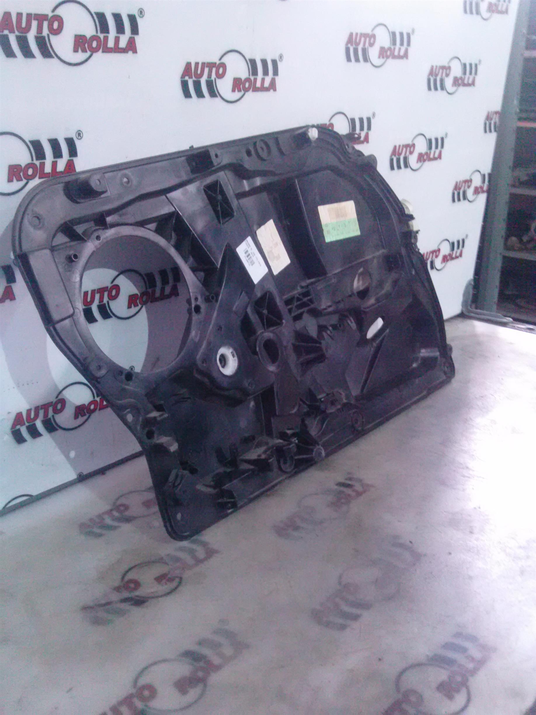 macara electrica usa stanga fata Ford Fiesta, an 2010