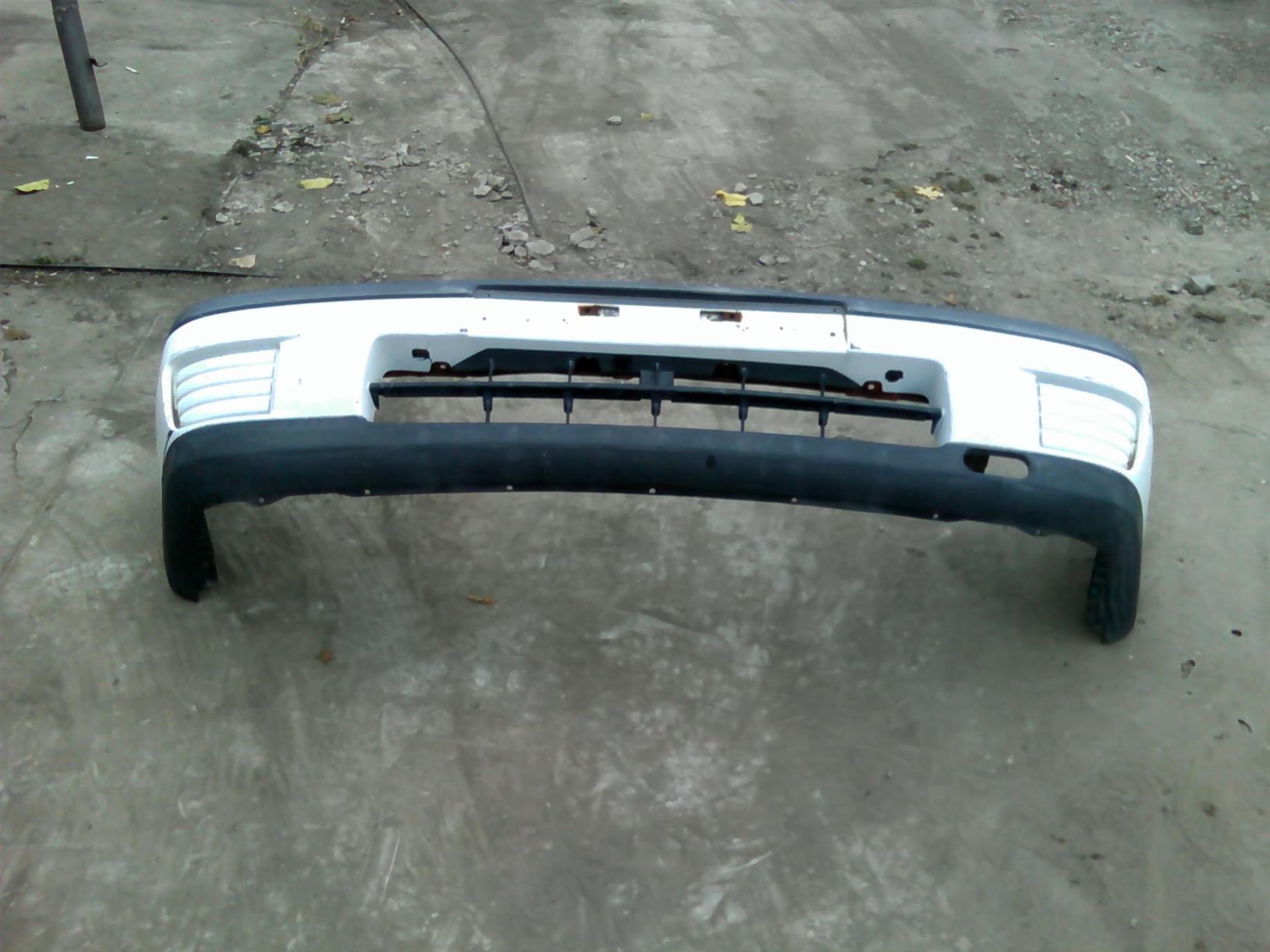bara fata Nissan Sunny