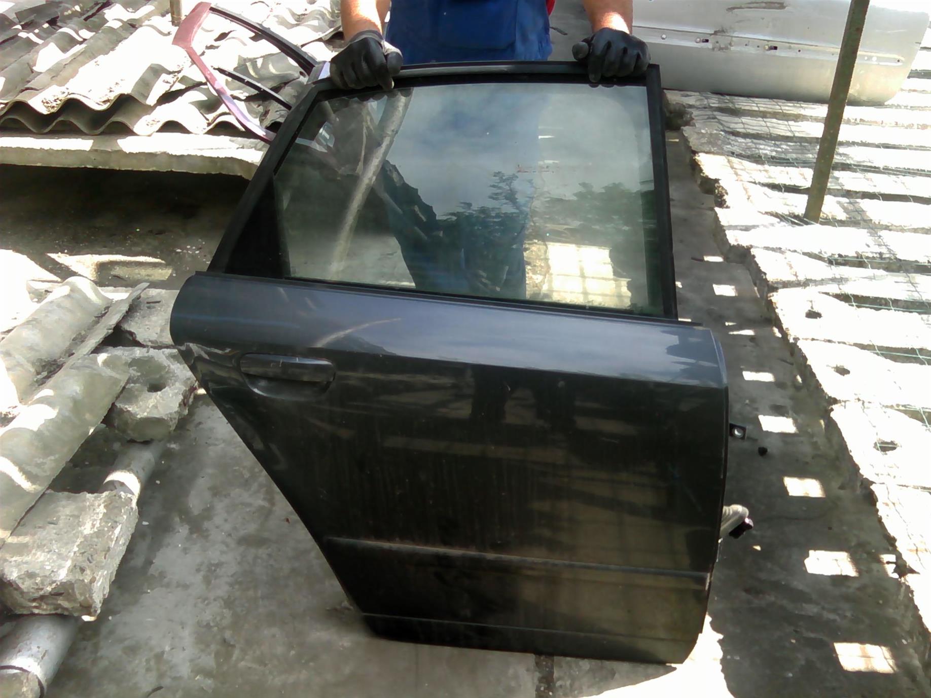 usa dreapta spate completa Audi A4, an 2004
