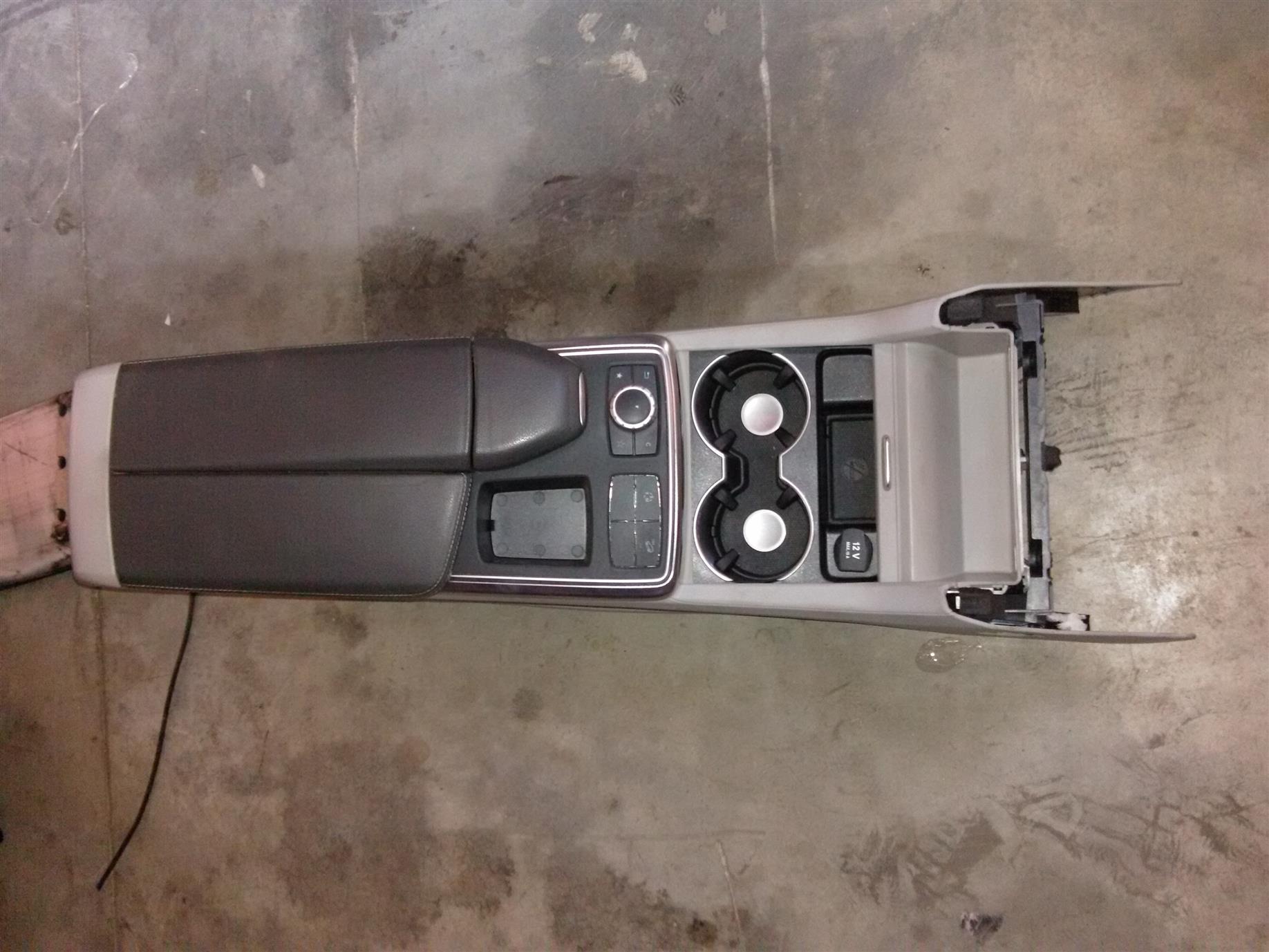 consola intre scaune Mercedes ML W166, an 2014