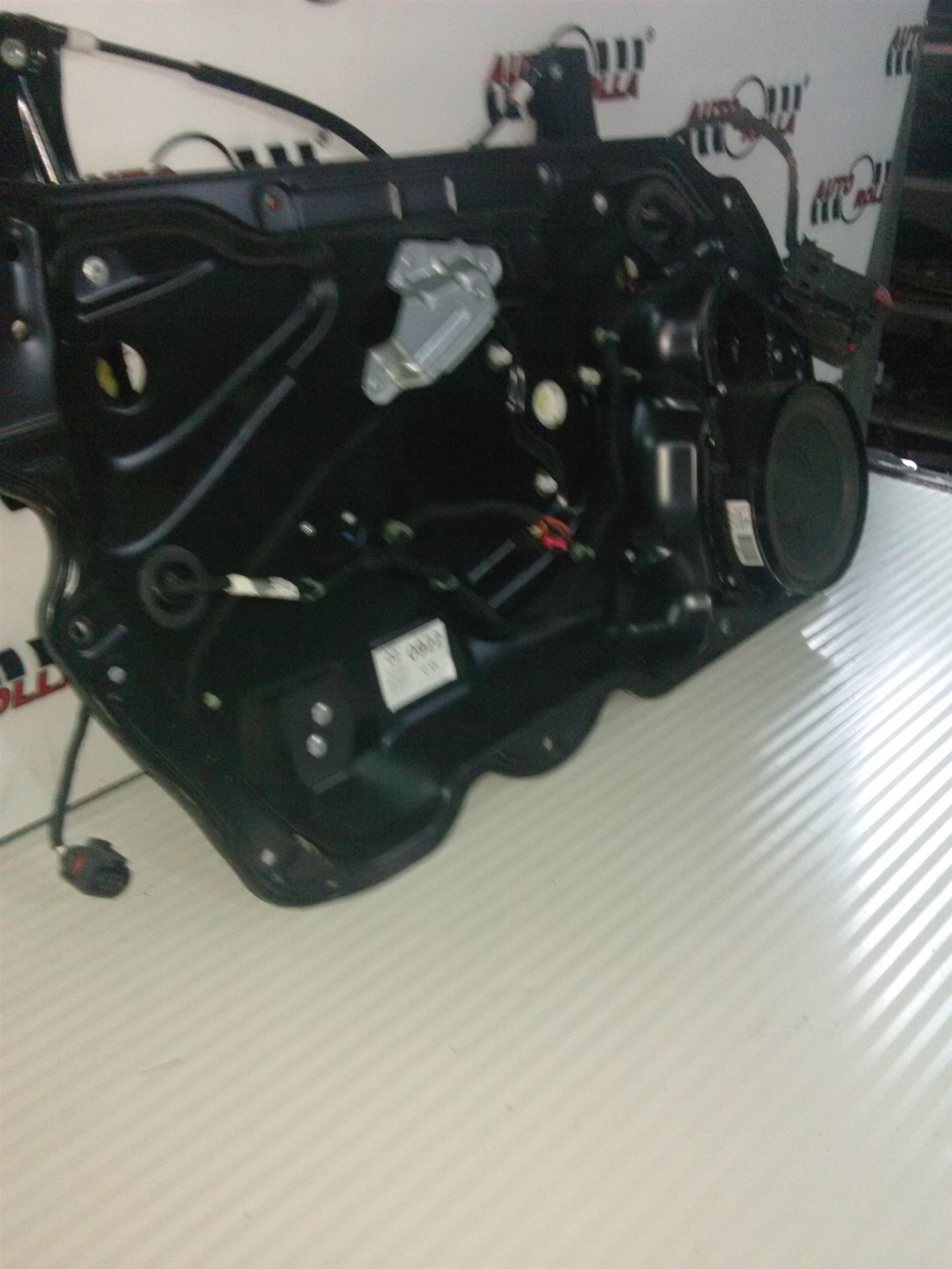 macara electrica usa stanga fata Volkswagen Passat B6