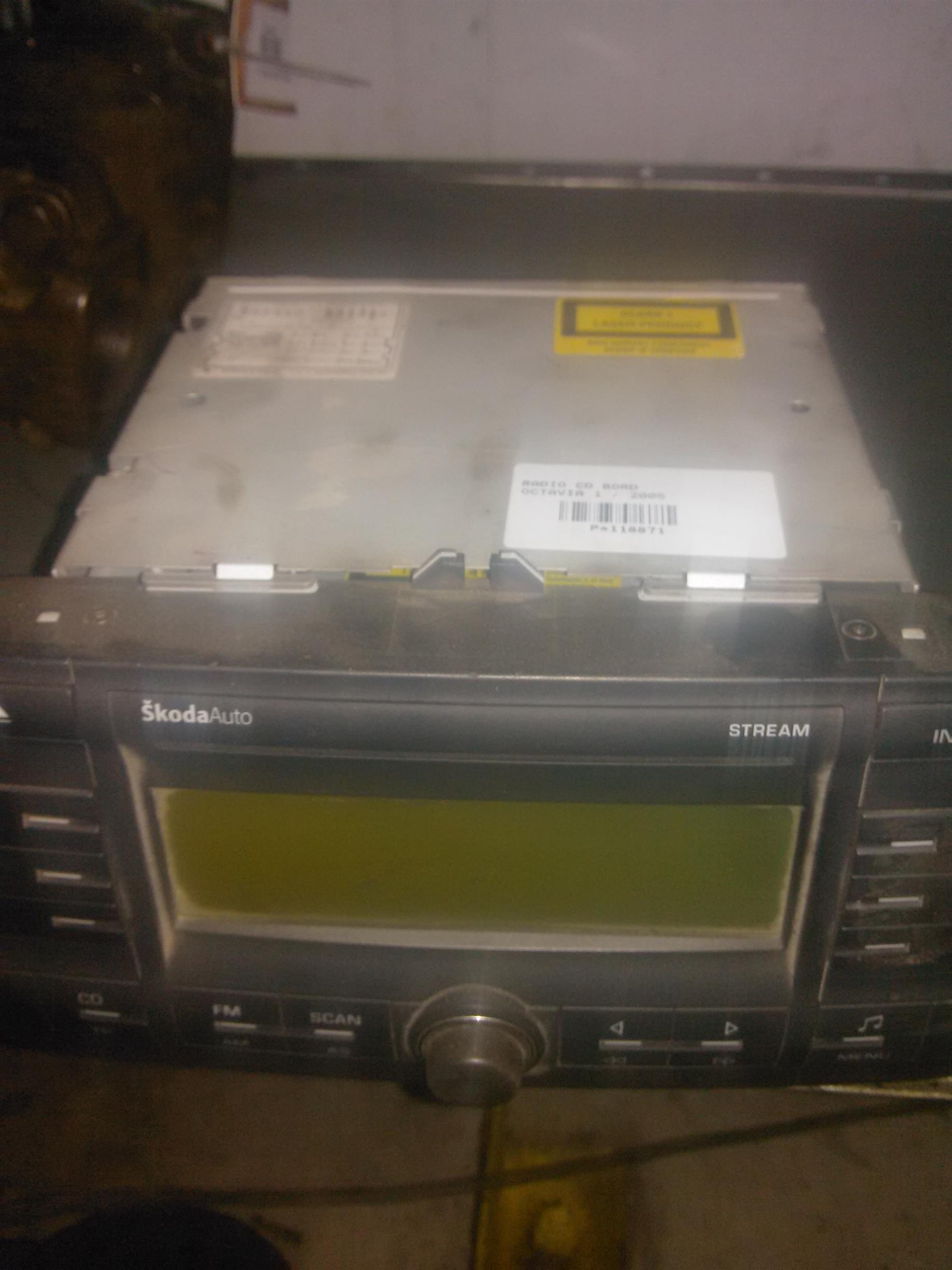 radio cd Skoda Octavia 1, an 2005