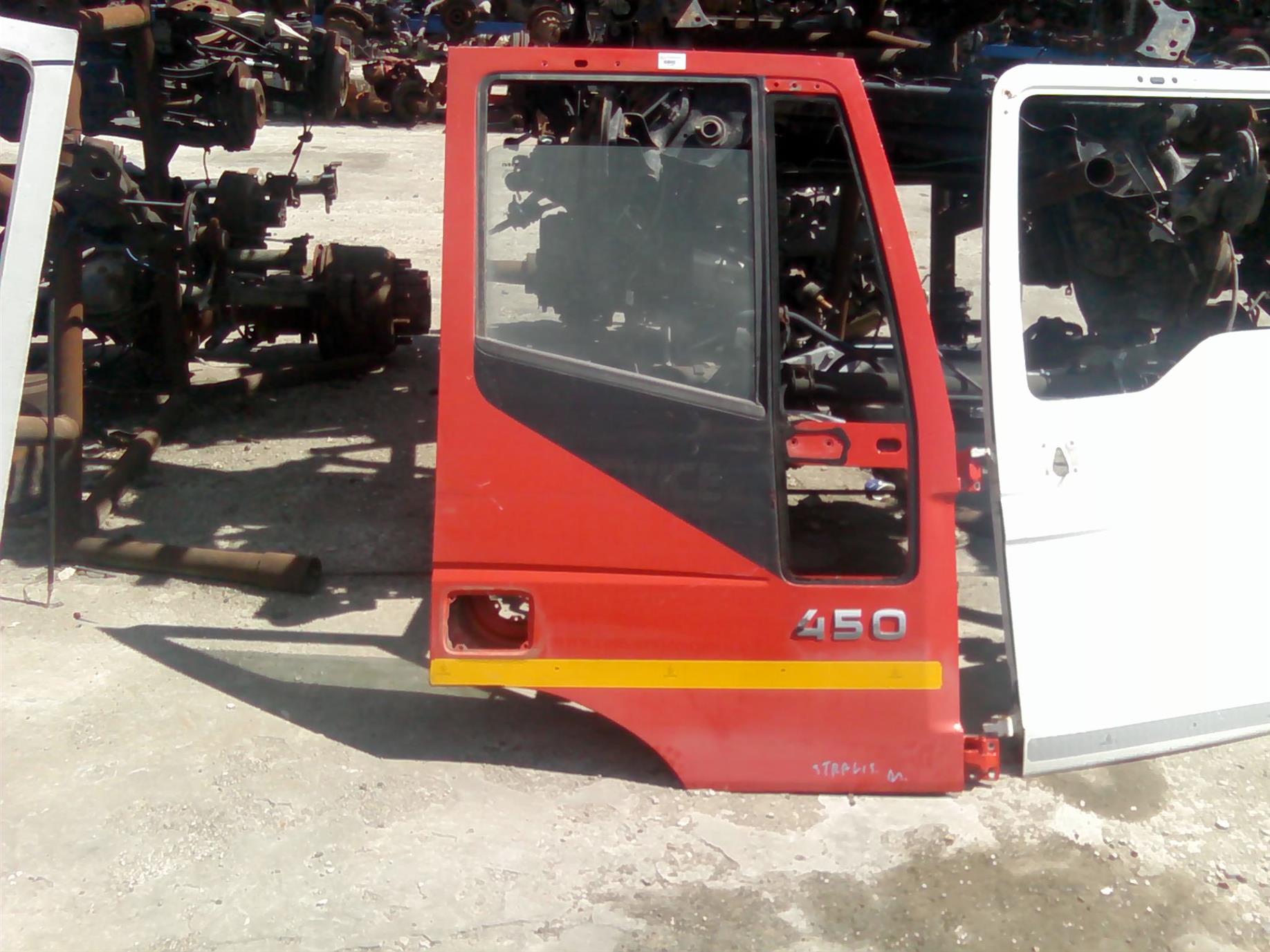 usa dreapta fata si geam si macara Iveco Stralis