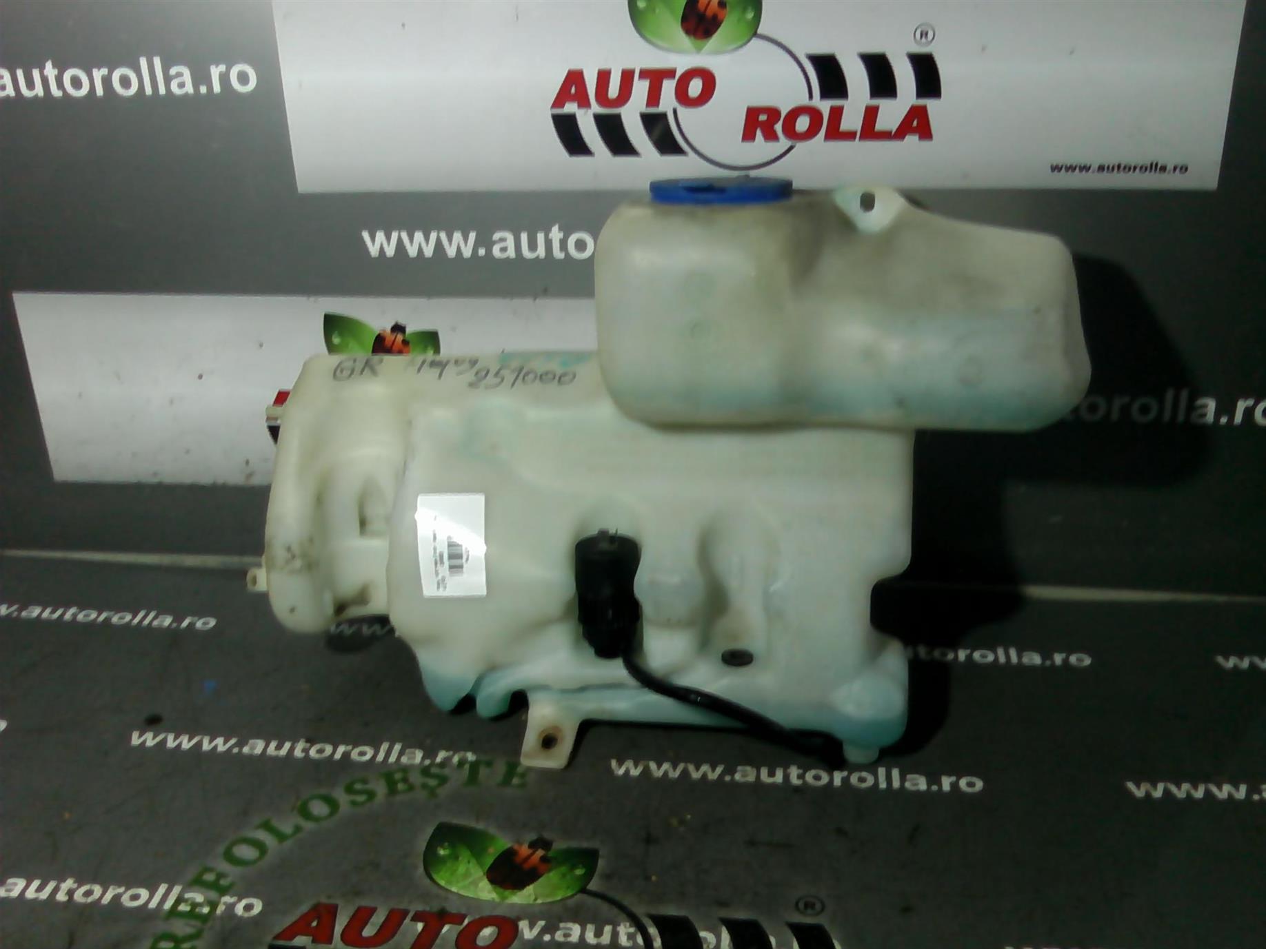 vas stropitor parbriz Mercedes Vito, an 2000