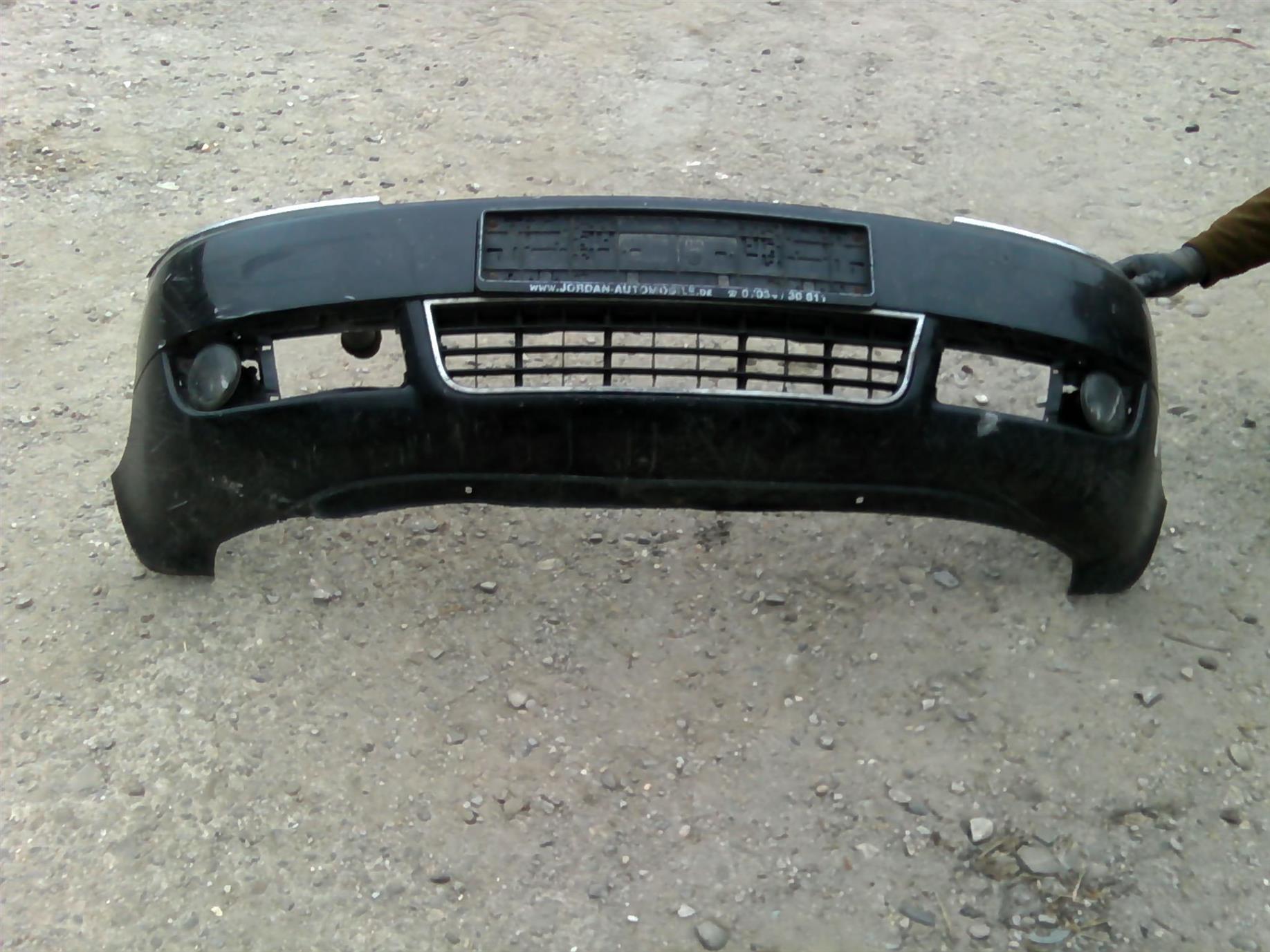 bara fata Audi A6, an 2000