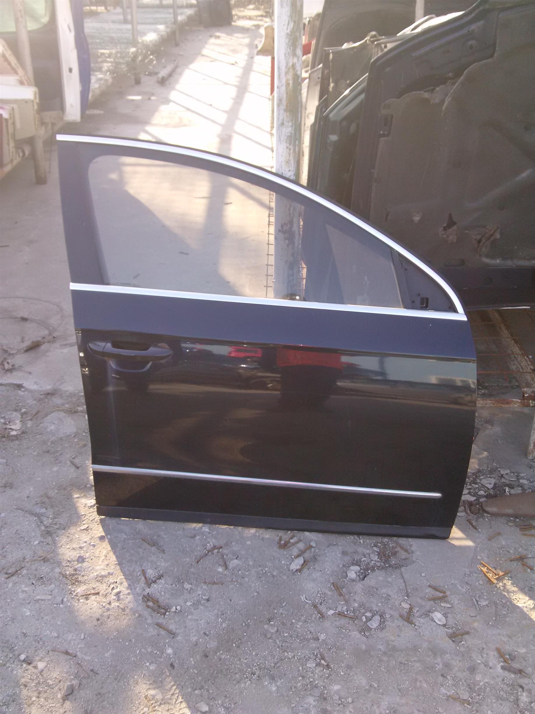 Usa dreapta fata Volkswagen Passat B6