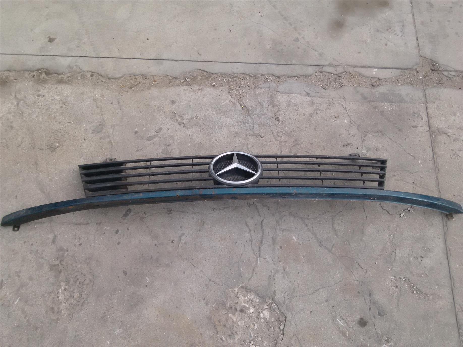 Masca fata Mercedes Vito an 2003