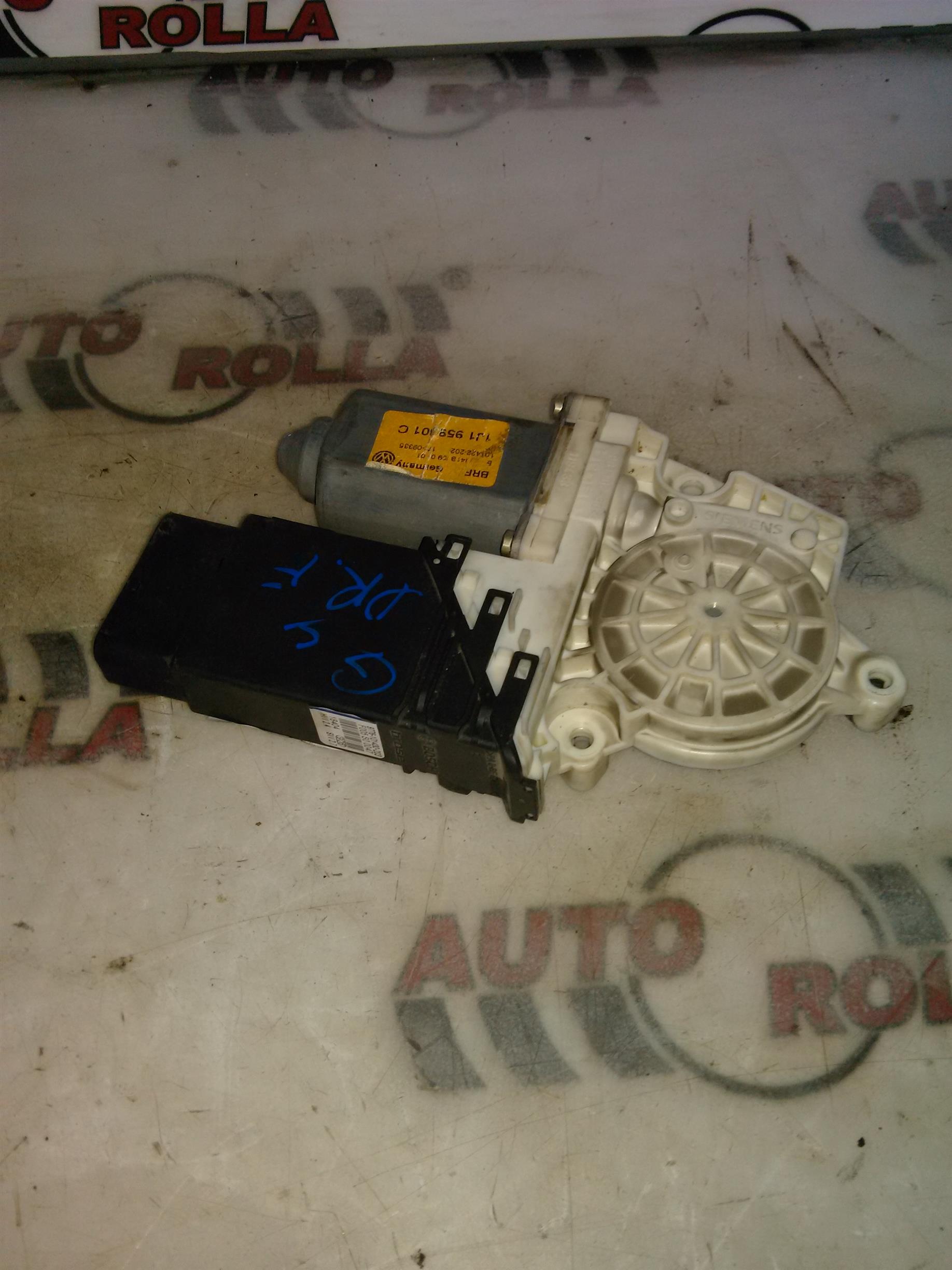 Motoras macara dreapta fata Volkswagen Golf 4