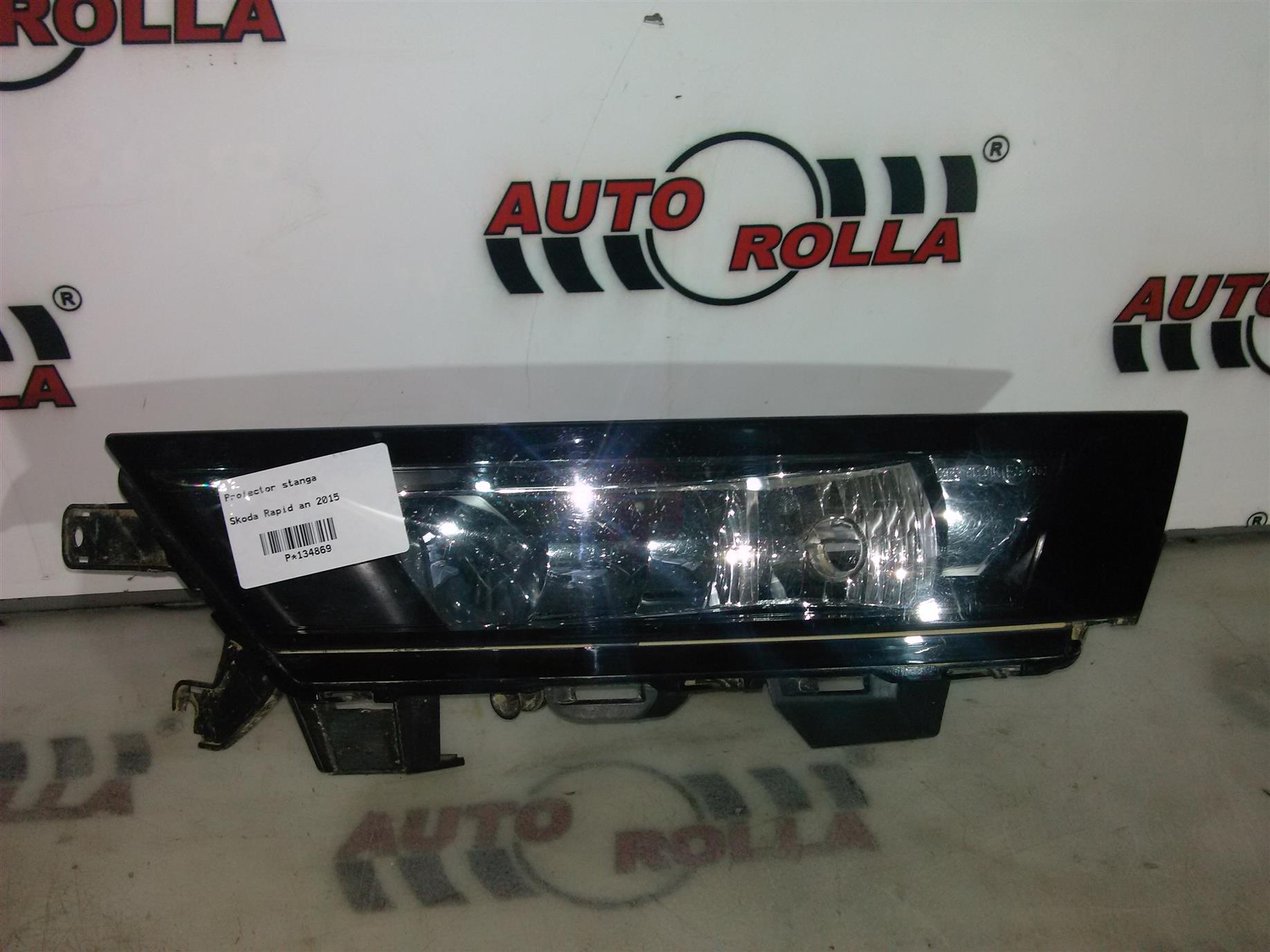 Proiector stanga Skoda Rapid an 2015