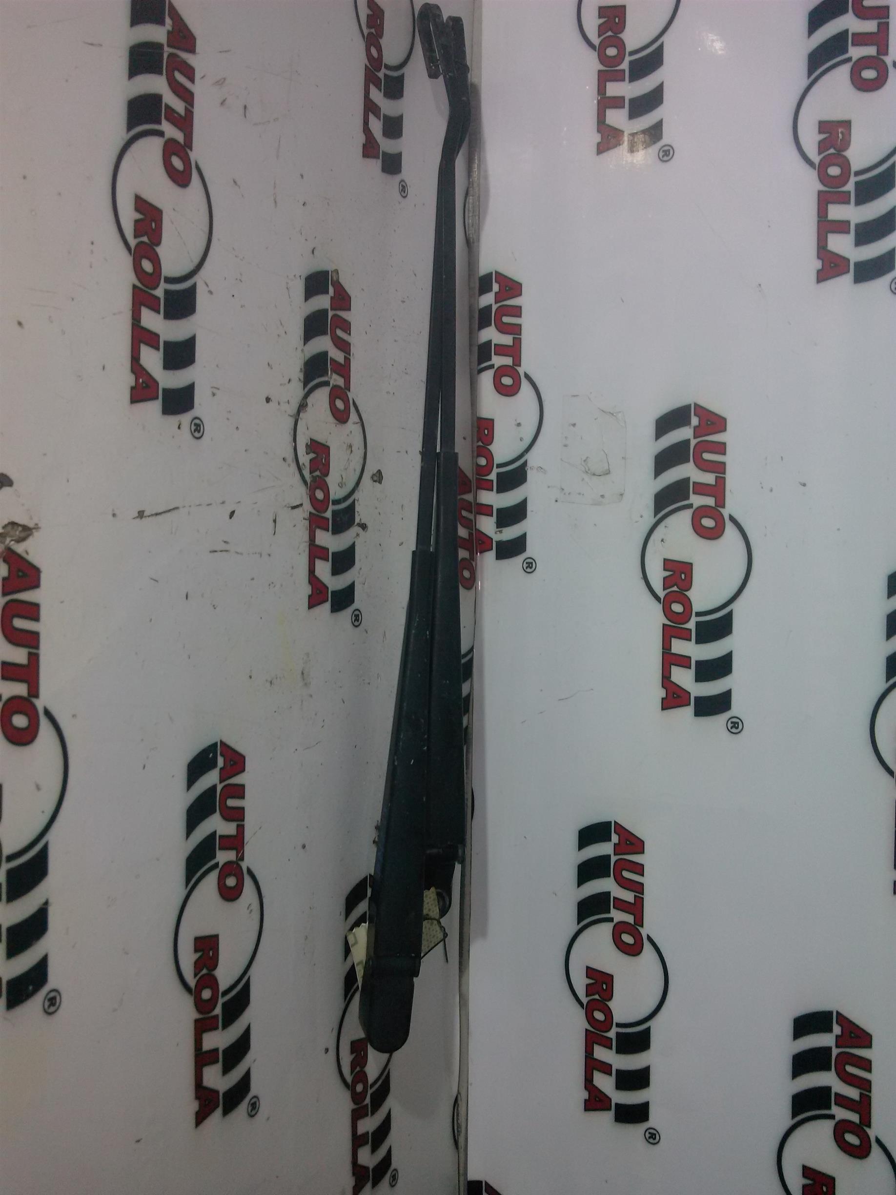 Brate stergatoare Ford Transit an 2004