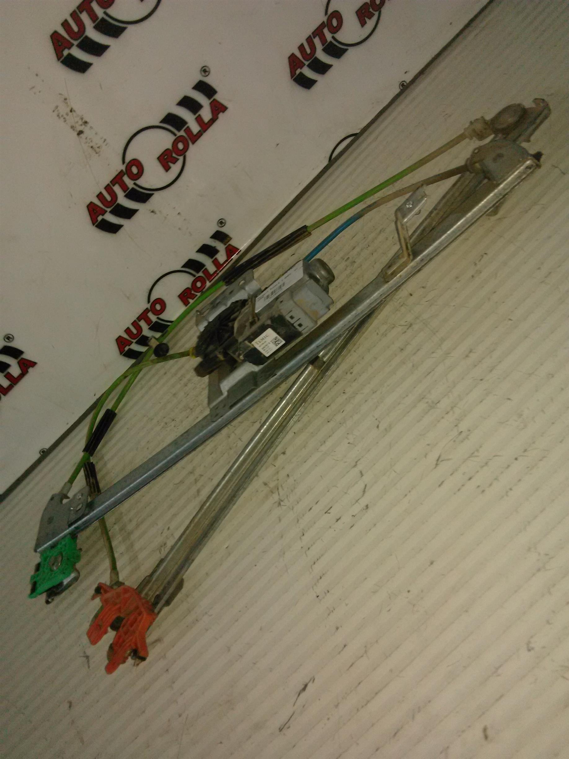 Macara geam dreapta fata Peugeot Expert 1.6HDI, an 2008