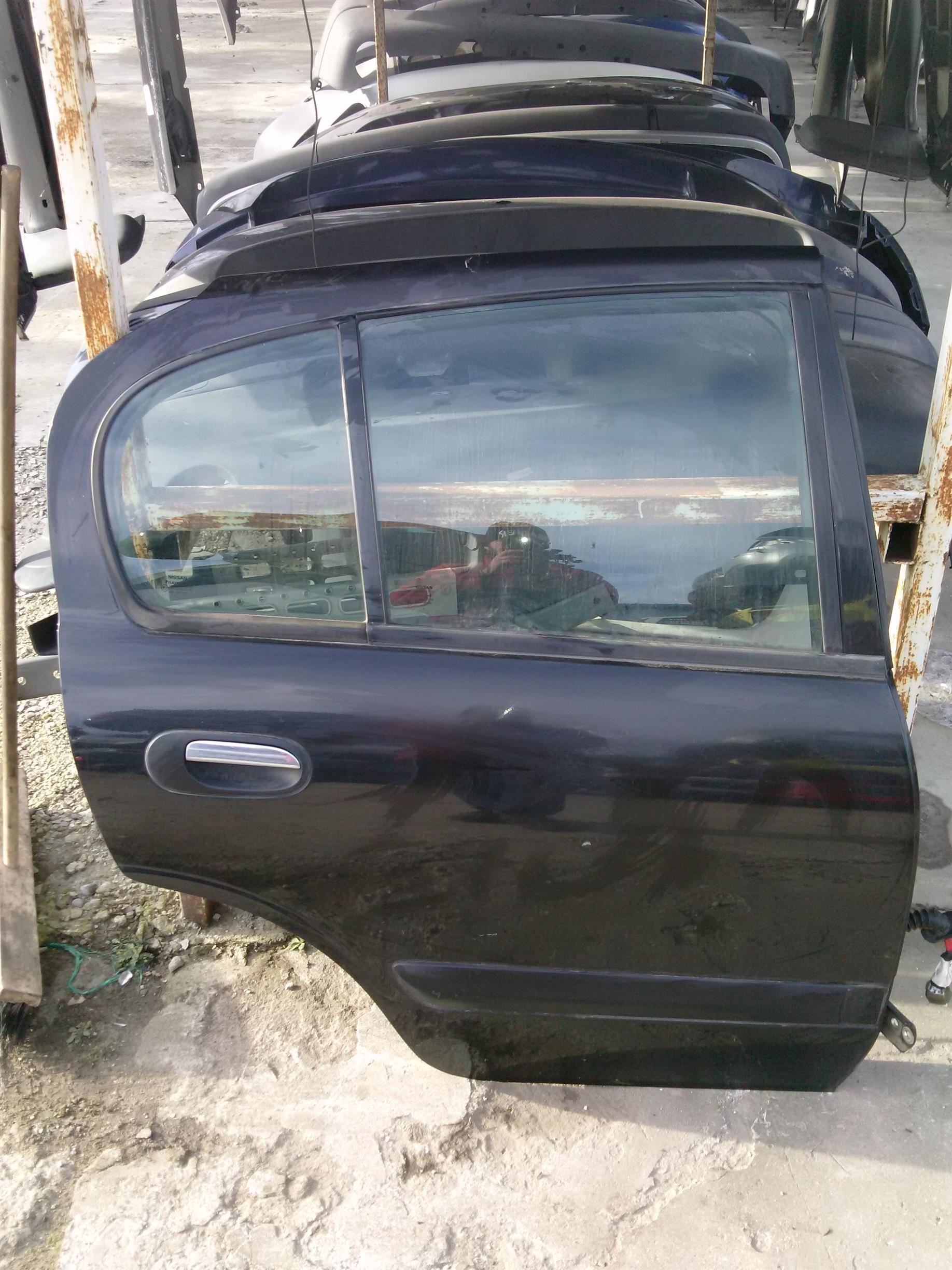 Usa dreapta spate completa Nissan Almera 1.5S, an 2004