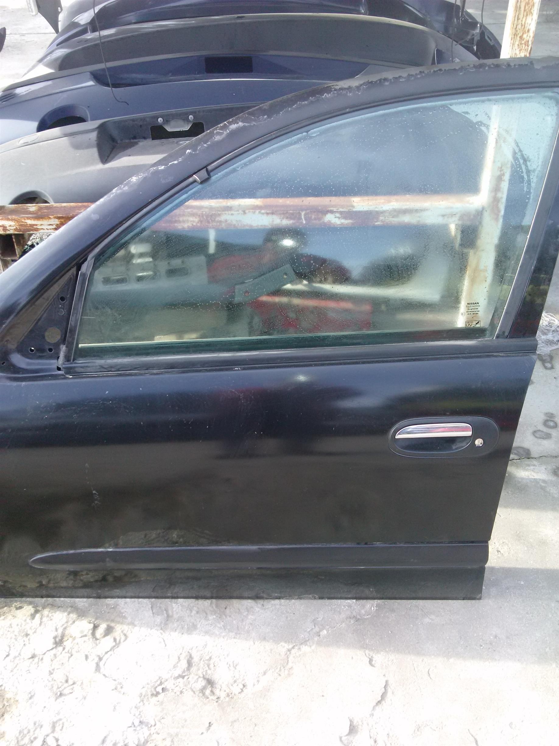 Usa stanga fata completa Nissan Almera 1.5S, an 2004