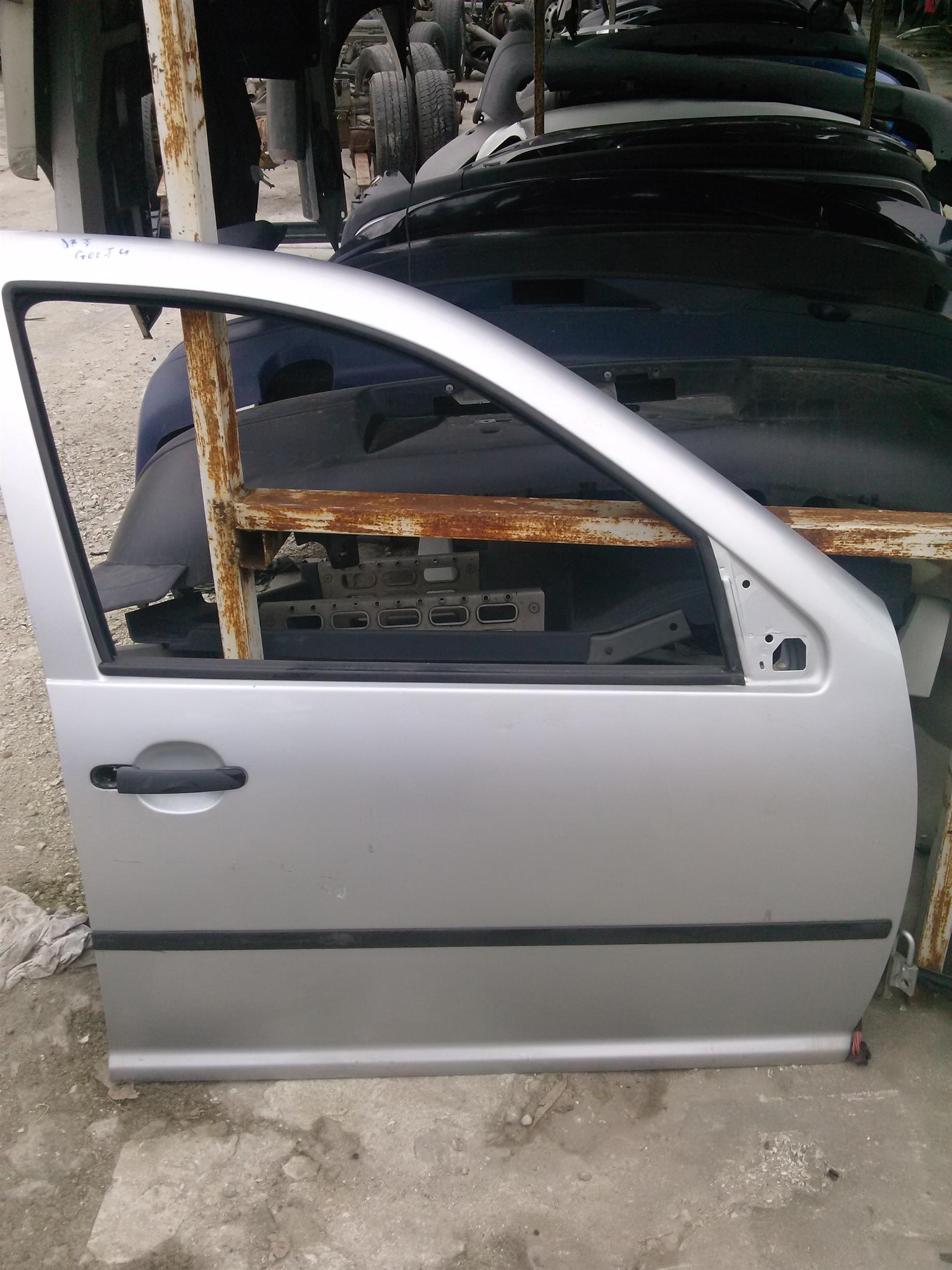 Usa dreapta fata goala Volkswagen Golf 4 an 2003