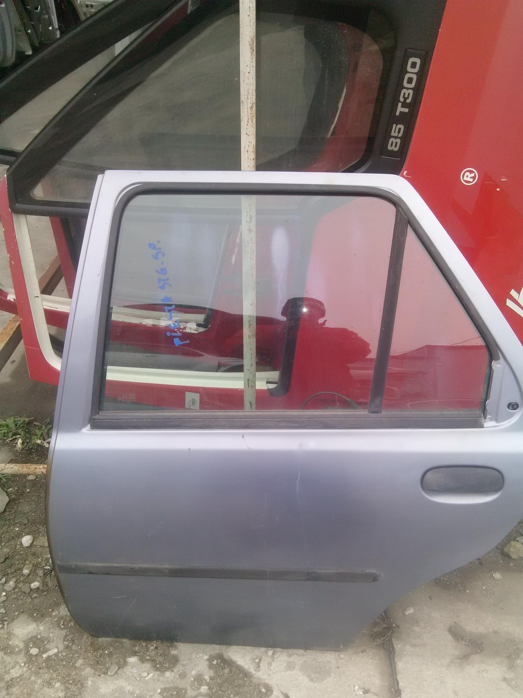 Usa stanga spate Ford Fiesta an 2010