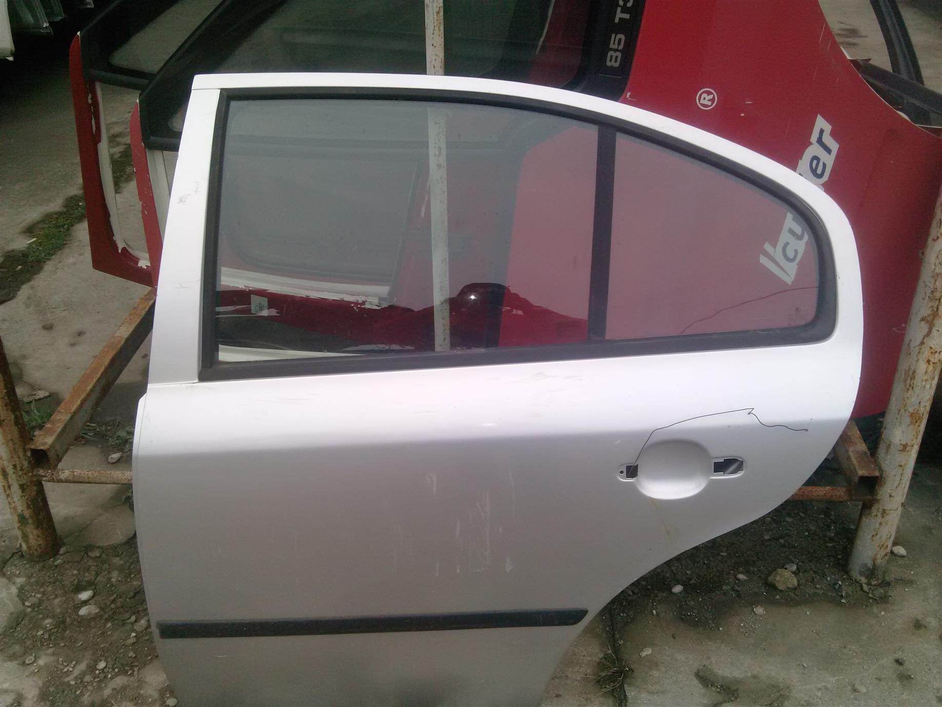 Usa stanga spate Skoda Octavia an 2004