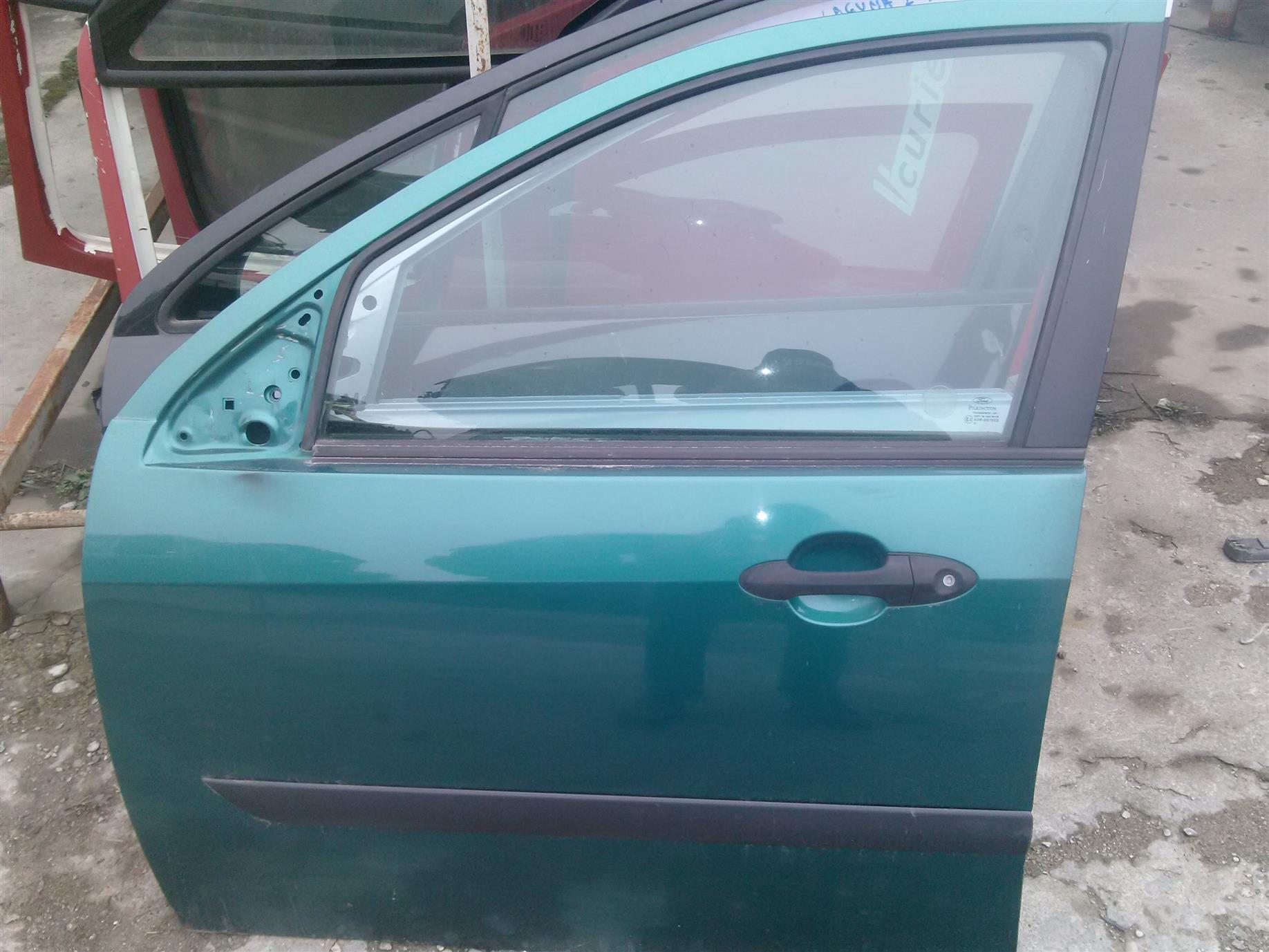 Usa stanga fata Ford Focus an 2004