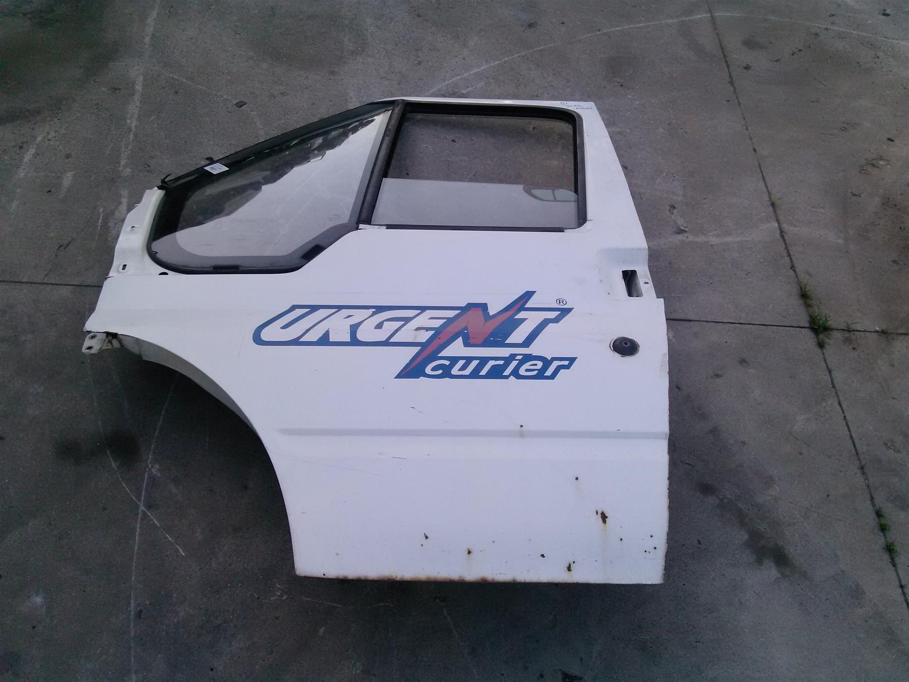 Usa stanga fata Ford Transit, an 2005