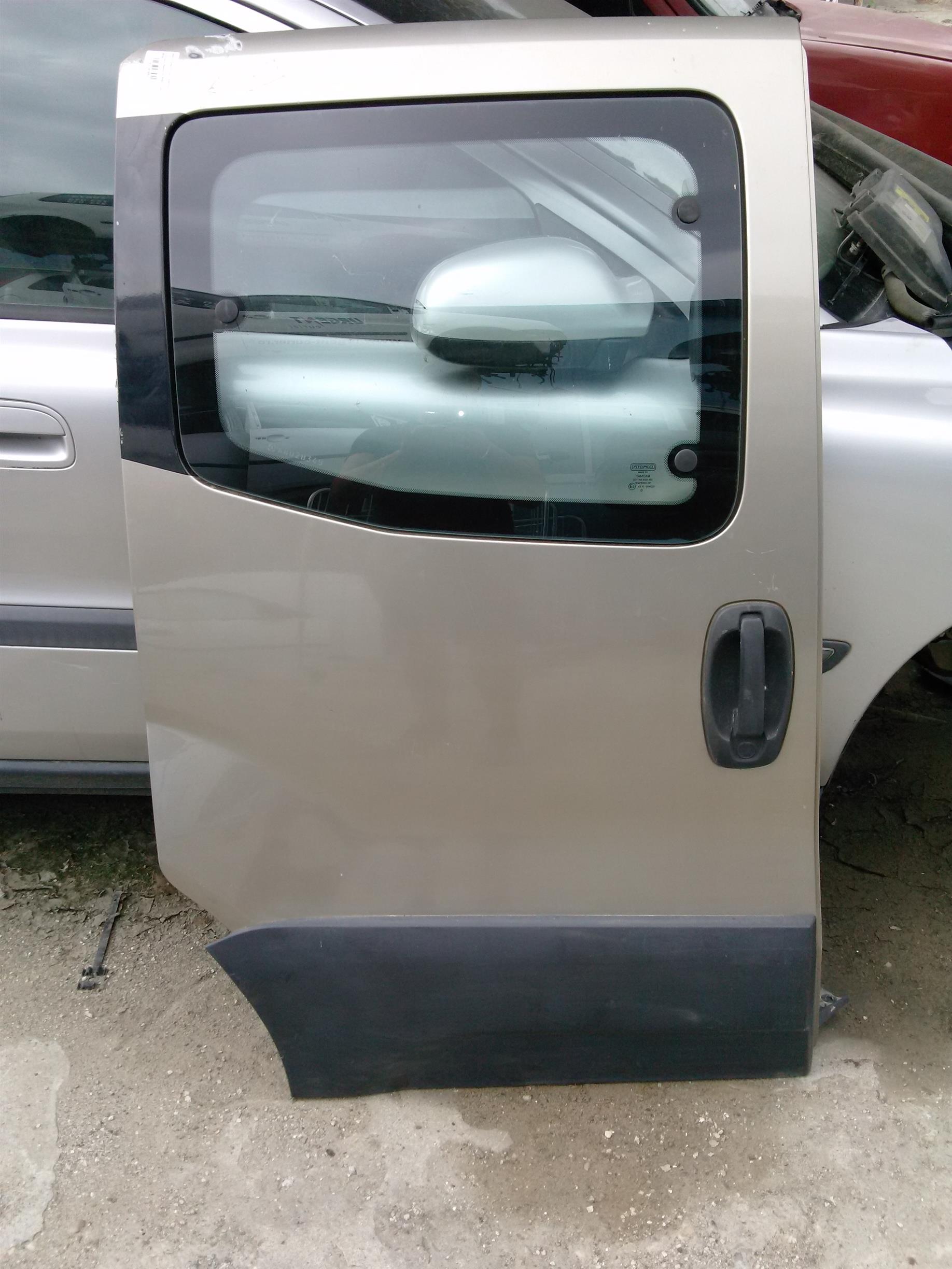 Usa dreapta culisanta Citroen Nemo 1.4HDI, an 2010