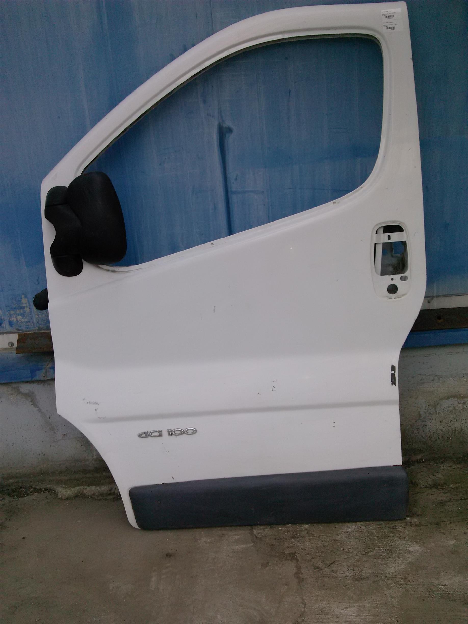 Oglinda stanga Renault Trafic 1.9DCI, an 2005