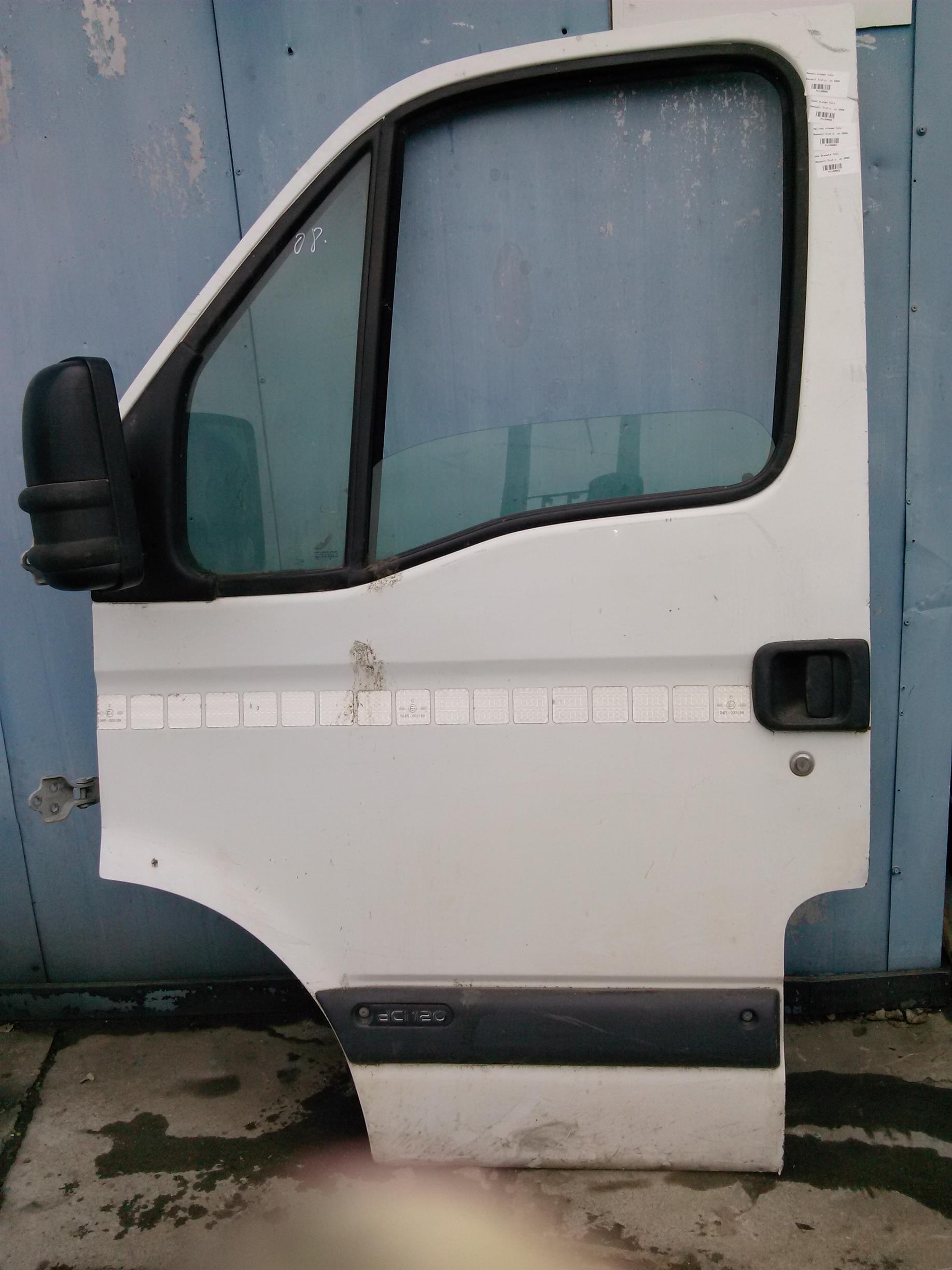 Oglinda stanga fata Renault Trafic, an 2008