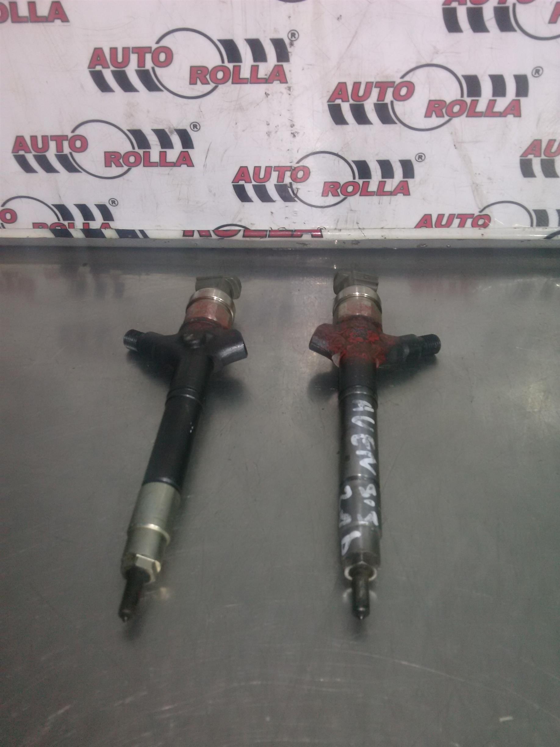 Injectoare 2 buc Toyota Avensis 2.0 d, an 2006