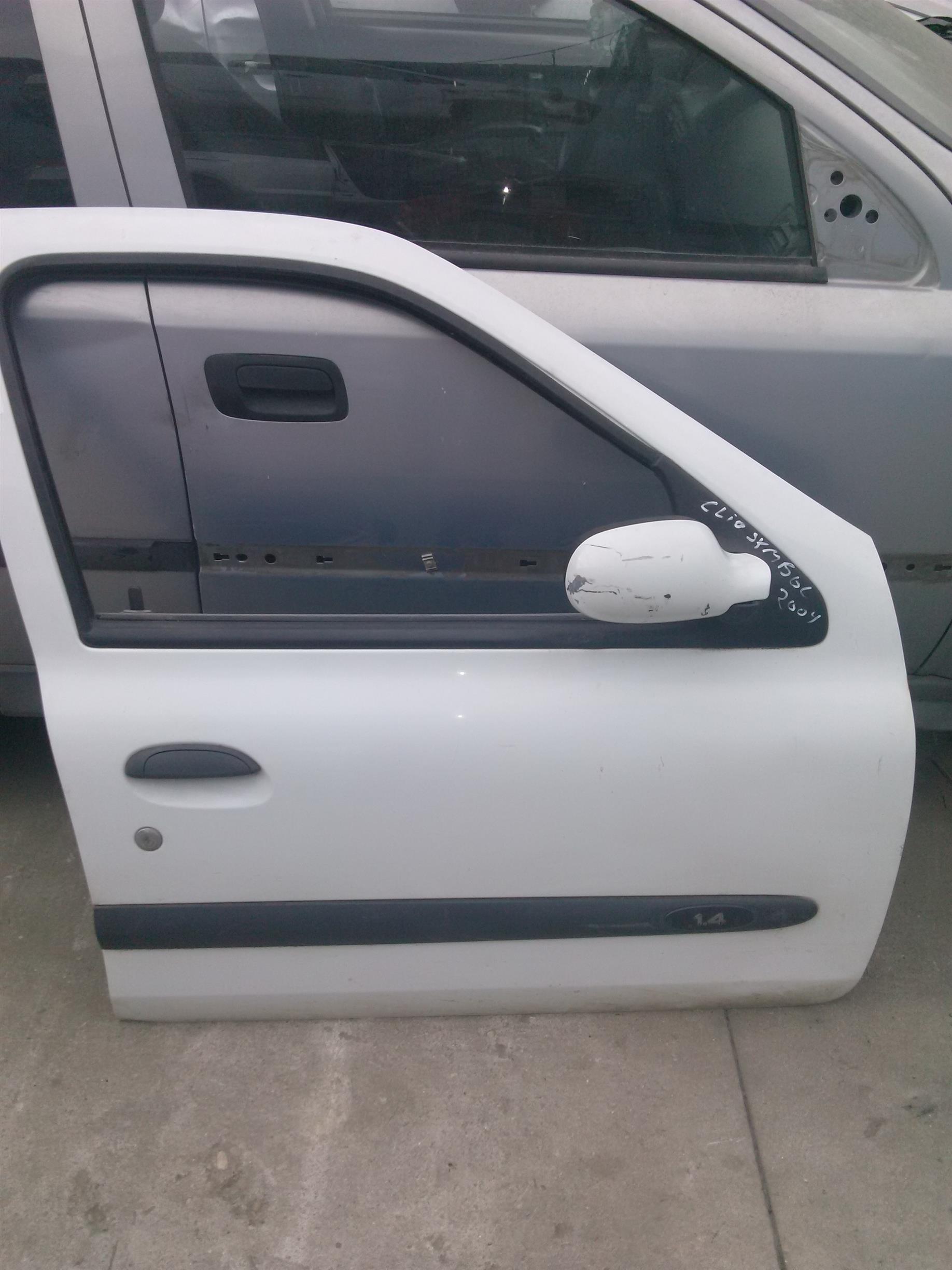 Oglinda dreapta fata Renault Clio Symbol 1.5D, an 2005