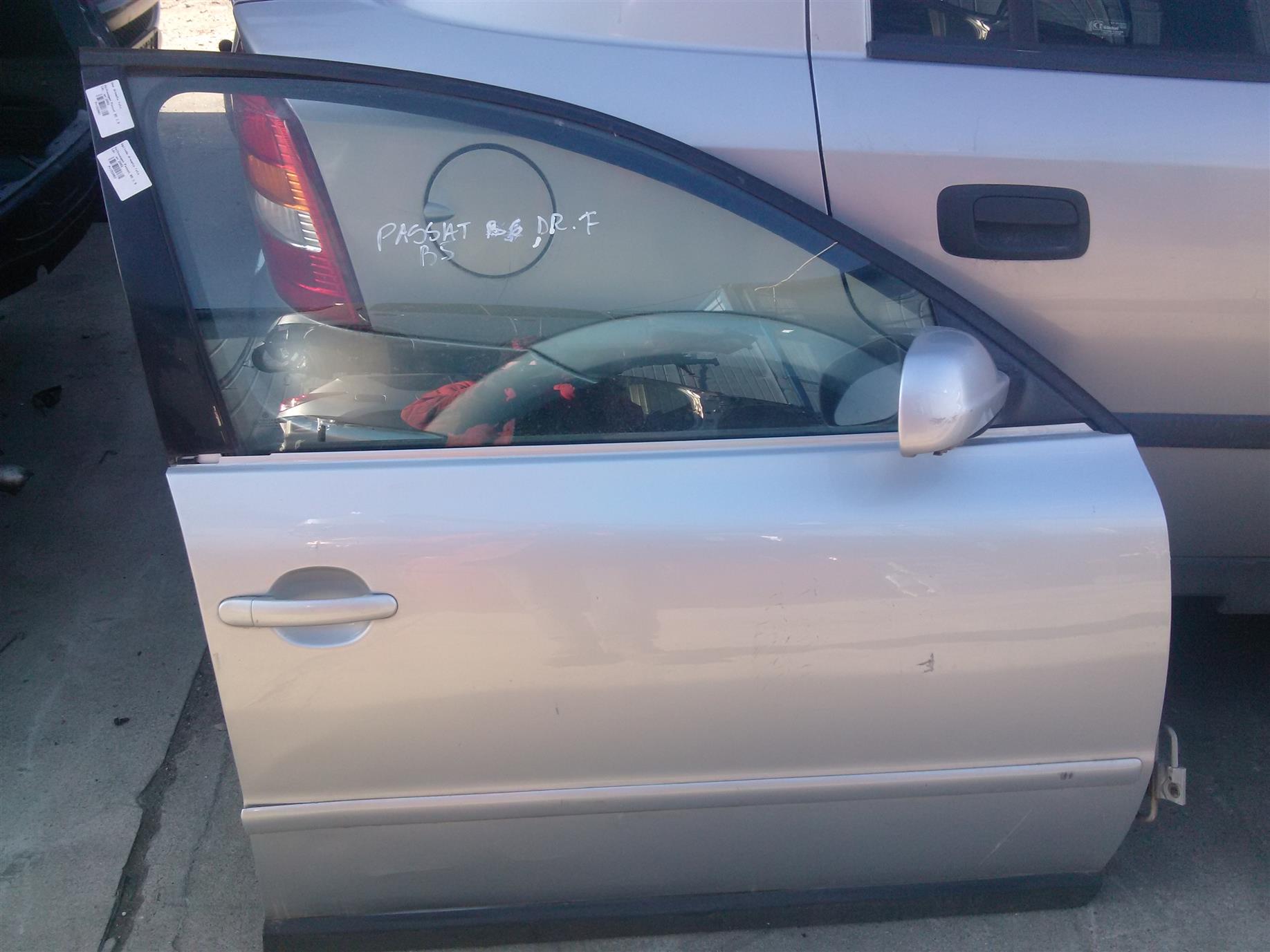 Oglinda dreapta fata Volkswagen Passat B5 1.9 tdi, an 2002