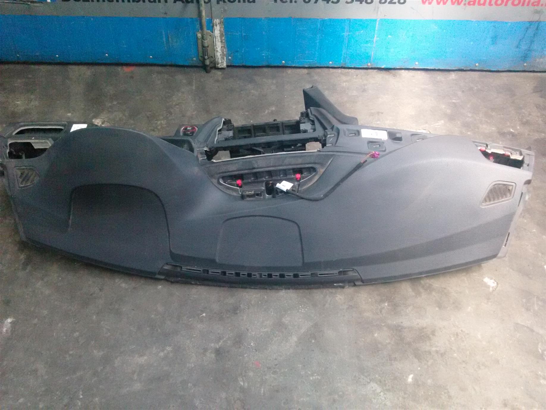 Plansa bord (volan dreapta) BMW F30, 320D, an 2013, N47D20C