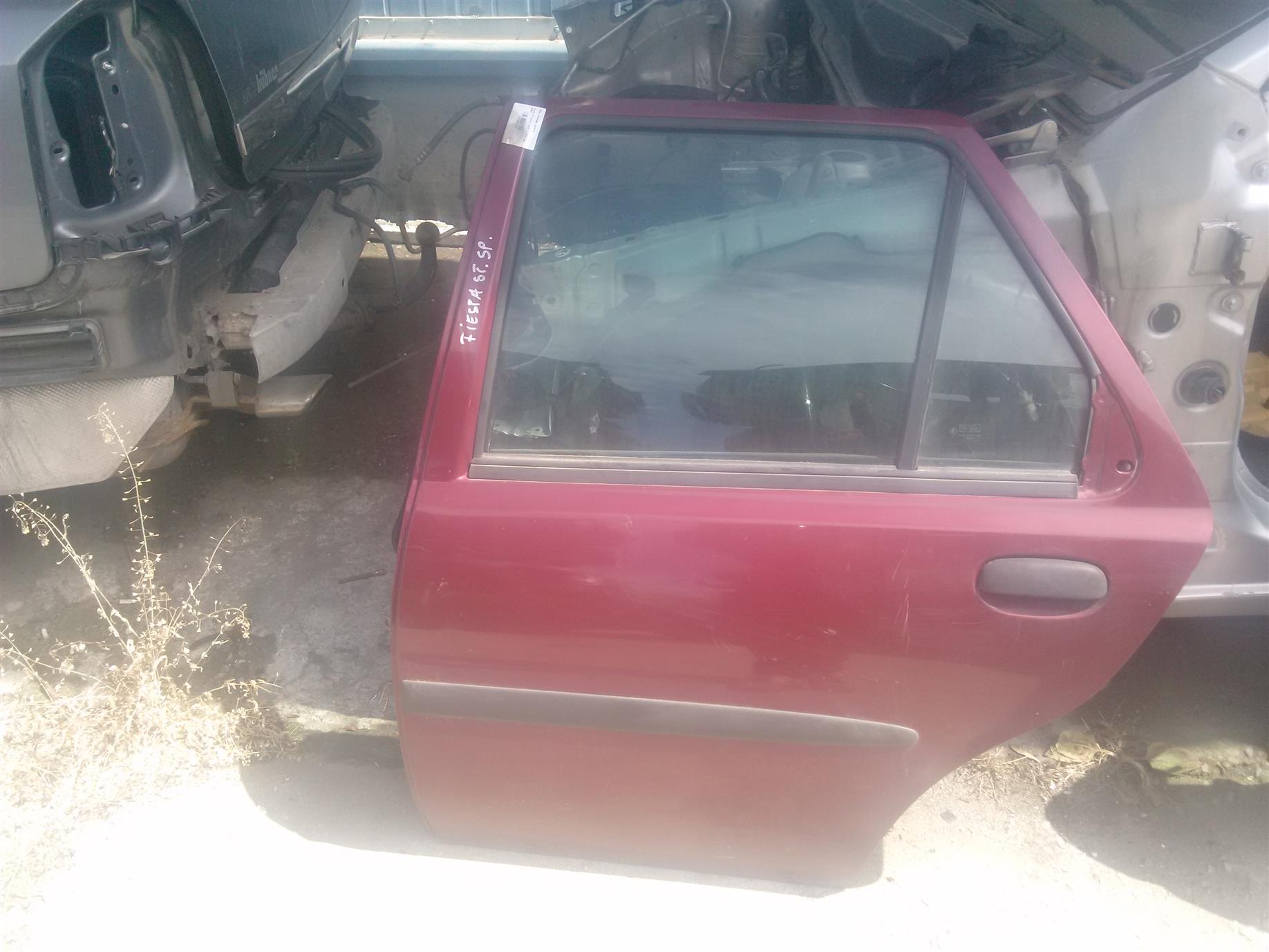 Usa stanga spate Ford Fiesta mk4 1.25s an 2001