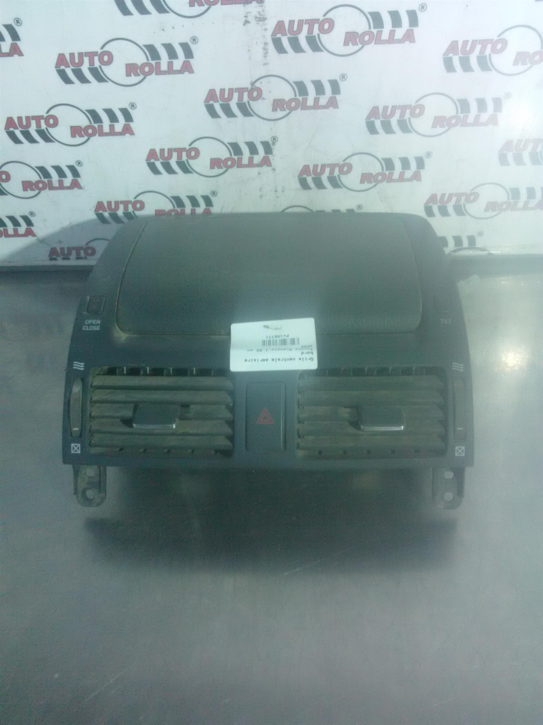 Grile centrale aerisire bord Toyota Avensis,1.8S an 2005